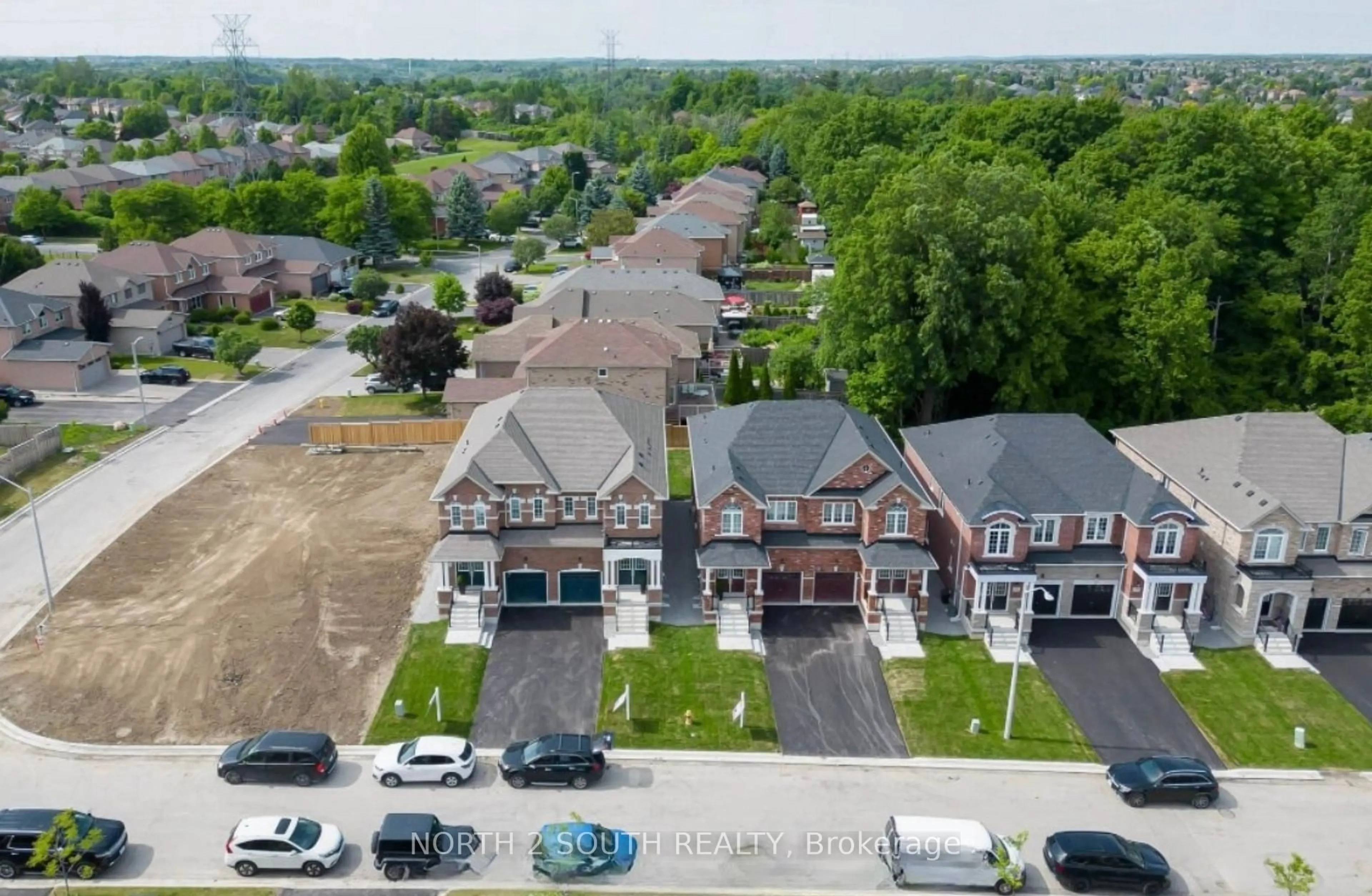 A pic from outside/outdoor area/front of a property/back of a property/a pic from drone, unknown for 27 Virro Crt, Vaughan Ontario L4H 5G5