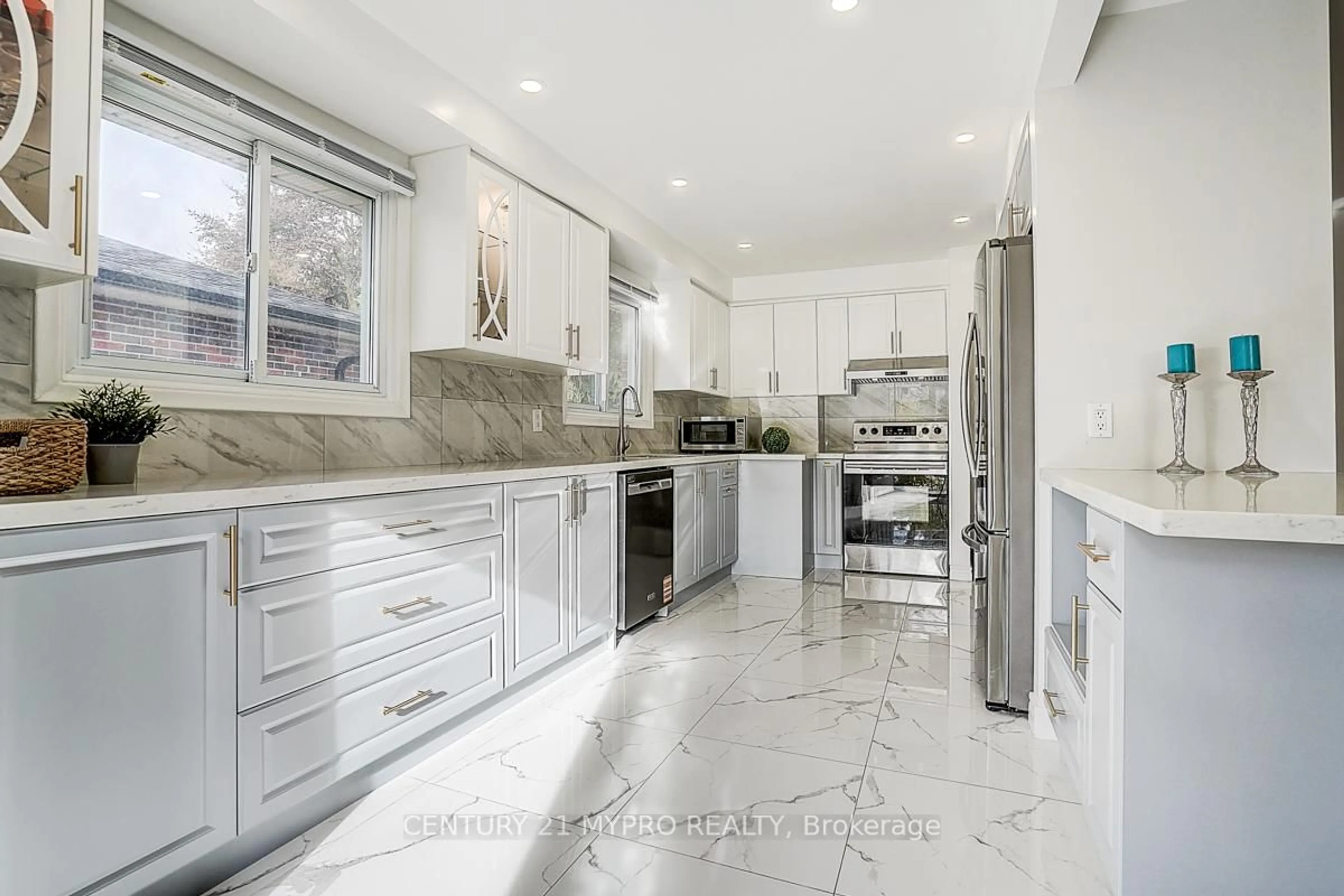 Contemporary kitchen, ceramic/tile floor for 401 Osiris Dr, Richmond Hill Ontario L4C 2P6