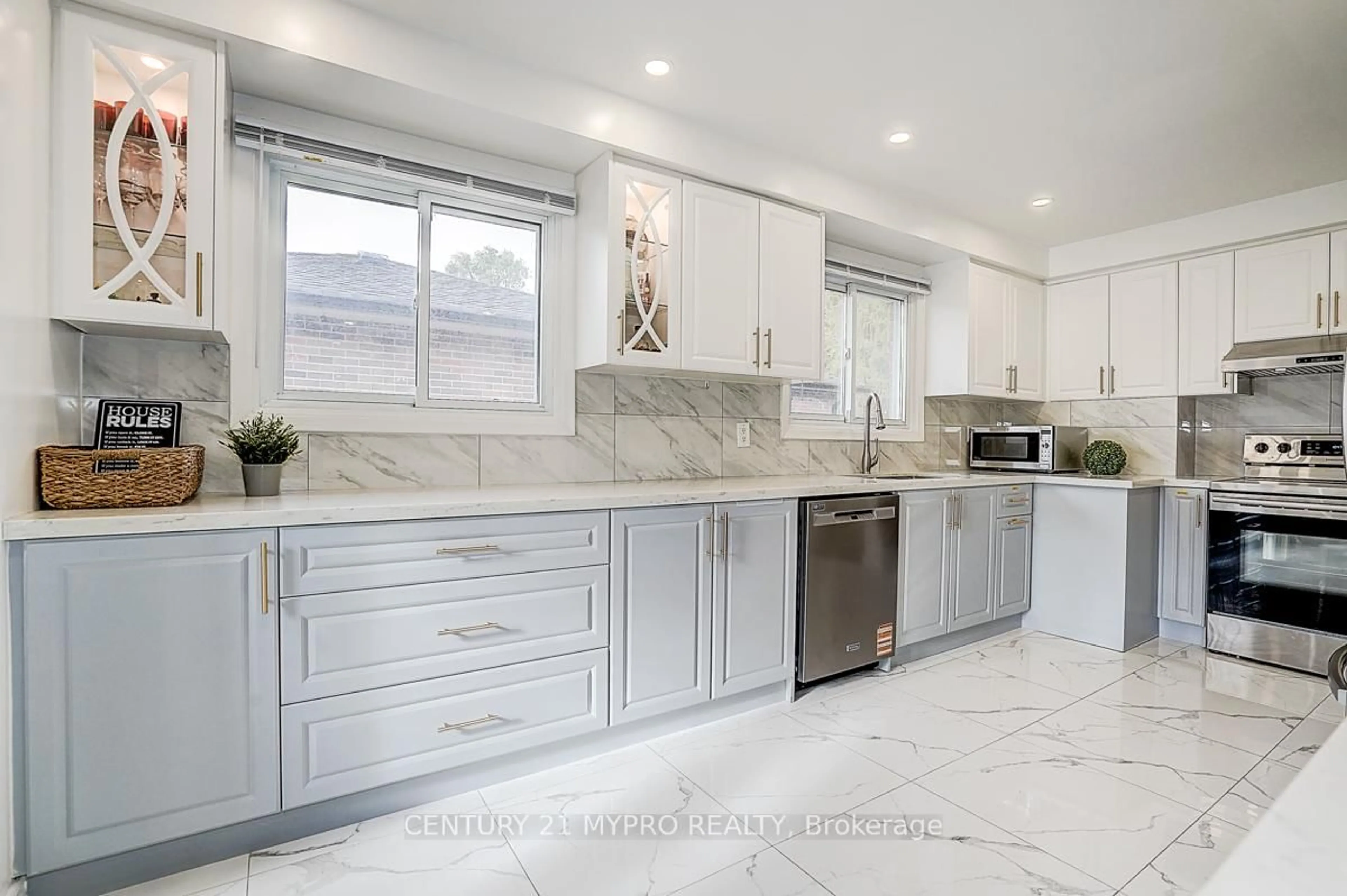 Contemporary kitchen, ceramic/tile floor for 401 Osiris Dr, Richmond Hill Ontario L4C 2P6