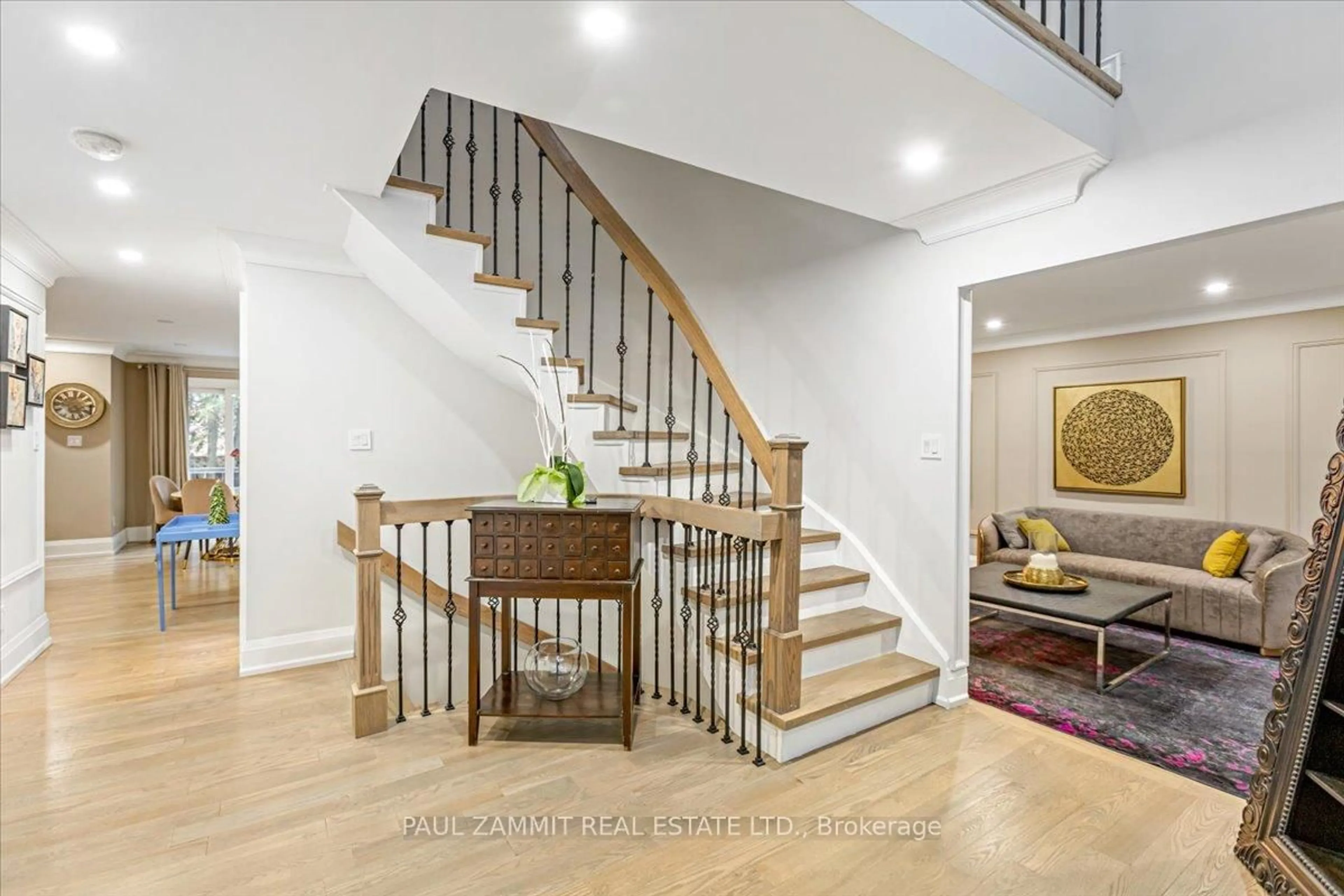 Indoor entryway for 20 Ladyslipper Crt, Markham Ontario L3T 2S7