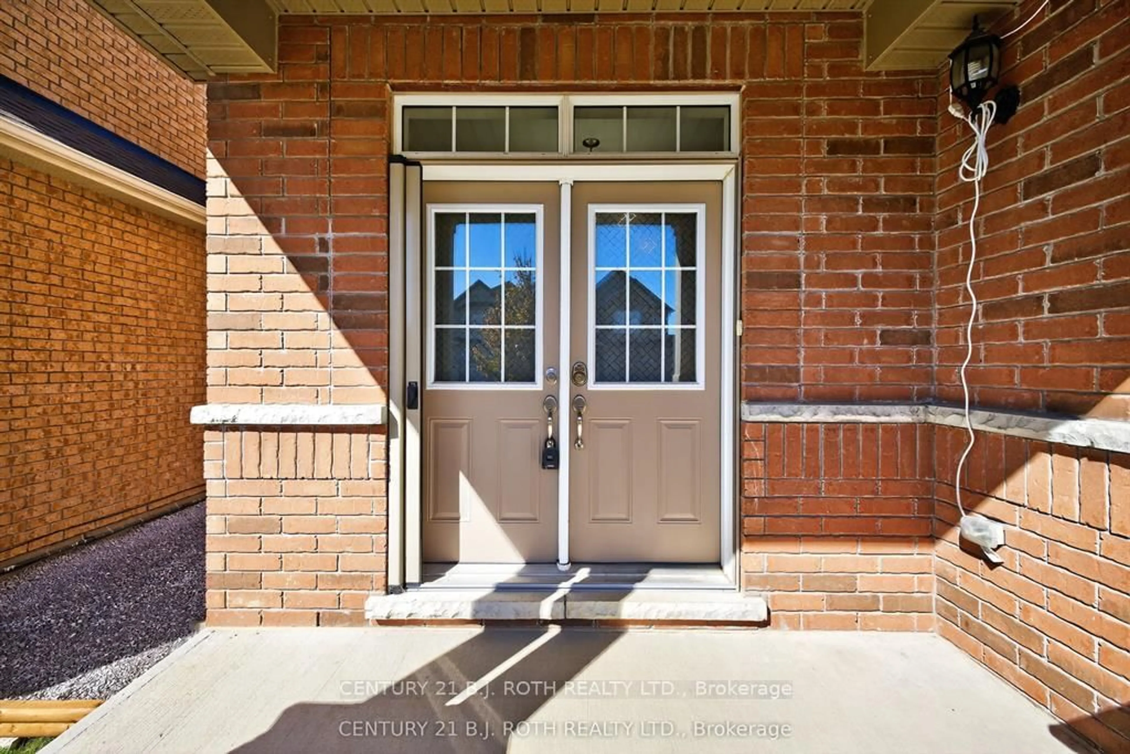 Indoor entryway for 50 Bramsey St, Georgina Ontario L0E 1R0