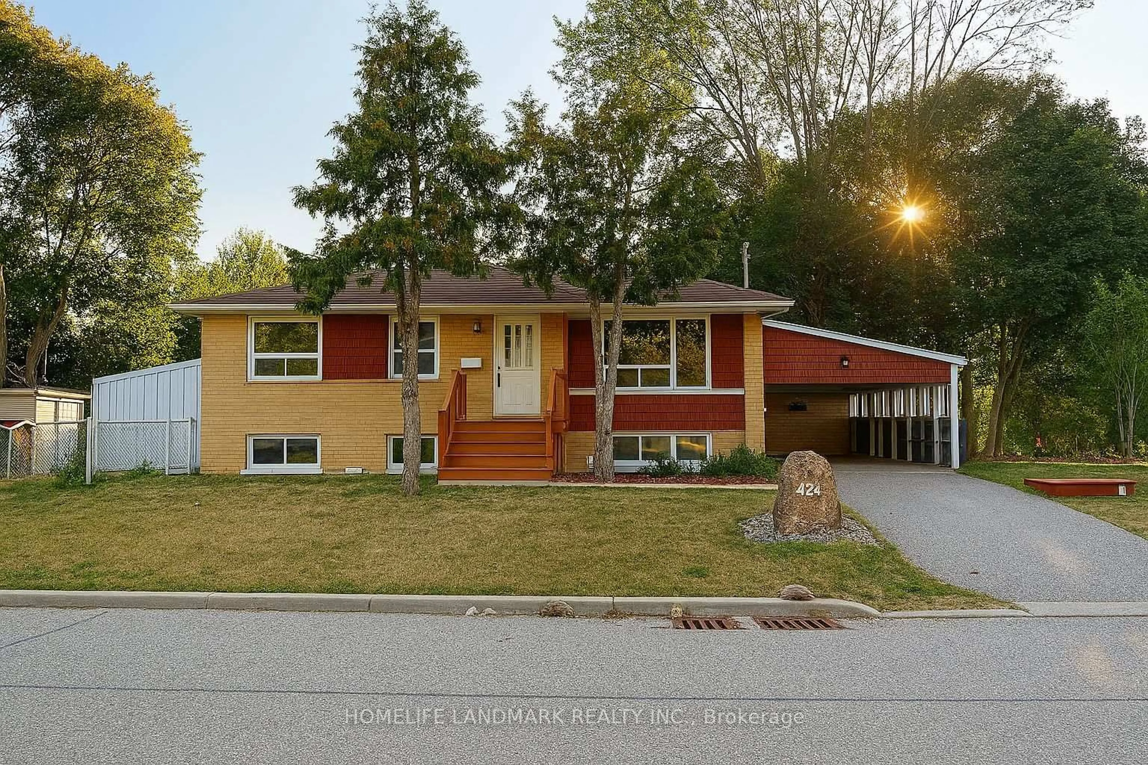 Home with vinyl exterior material, street for 424 Bonita Cres, Richmond Hill Ontario L4C 3N1