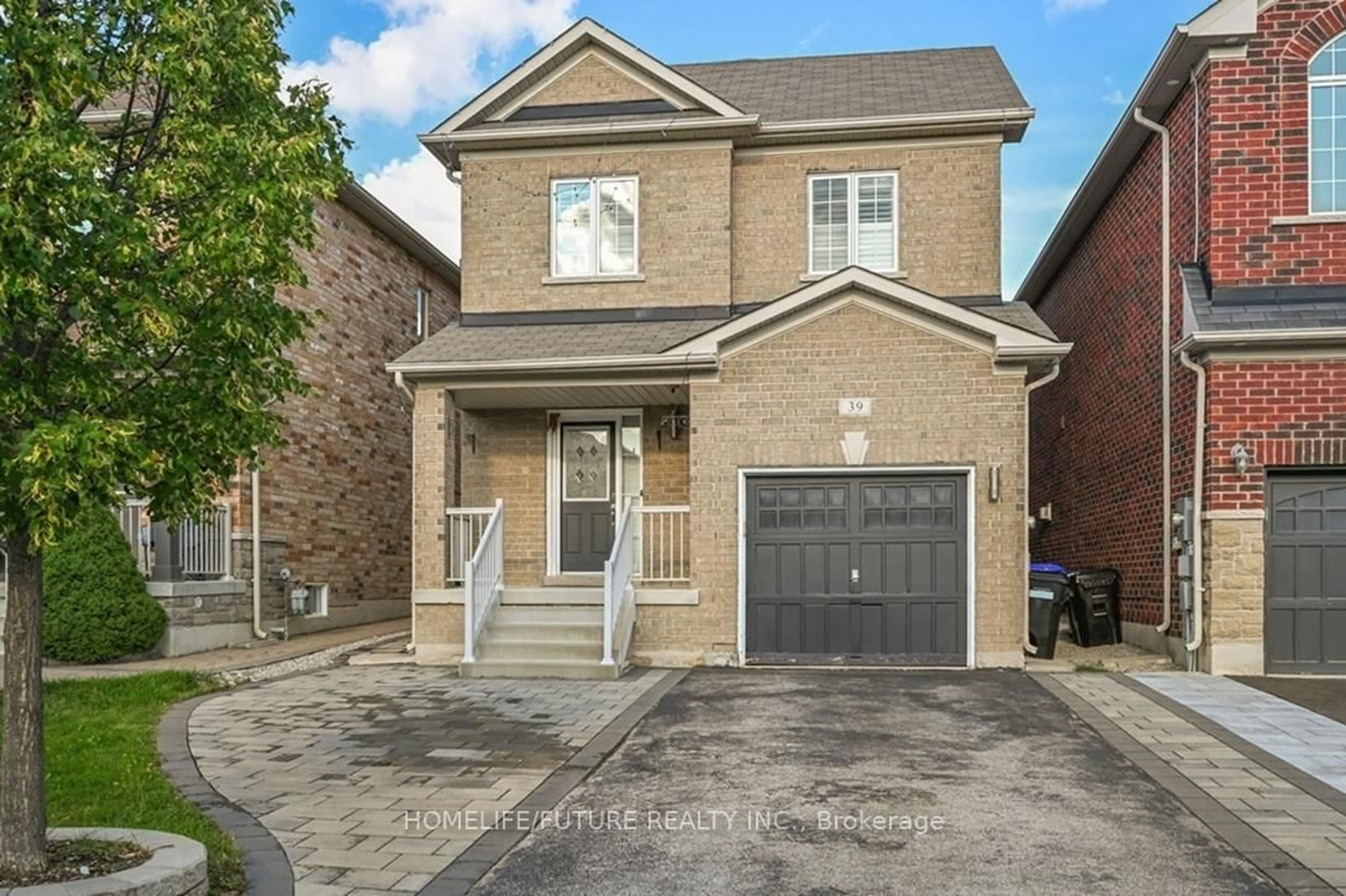 Home with brick exterior material, street for 39 Naylor Dr, Bradford West Gwillimbury Ontario L3Z 0K1