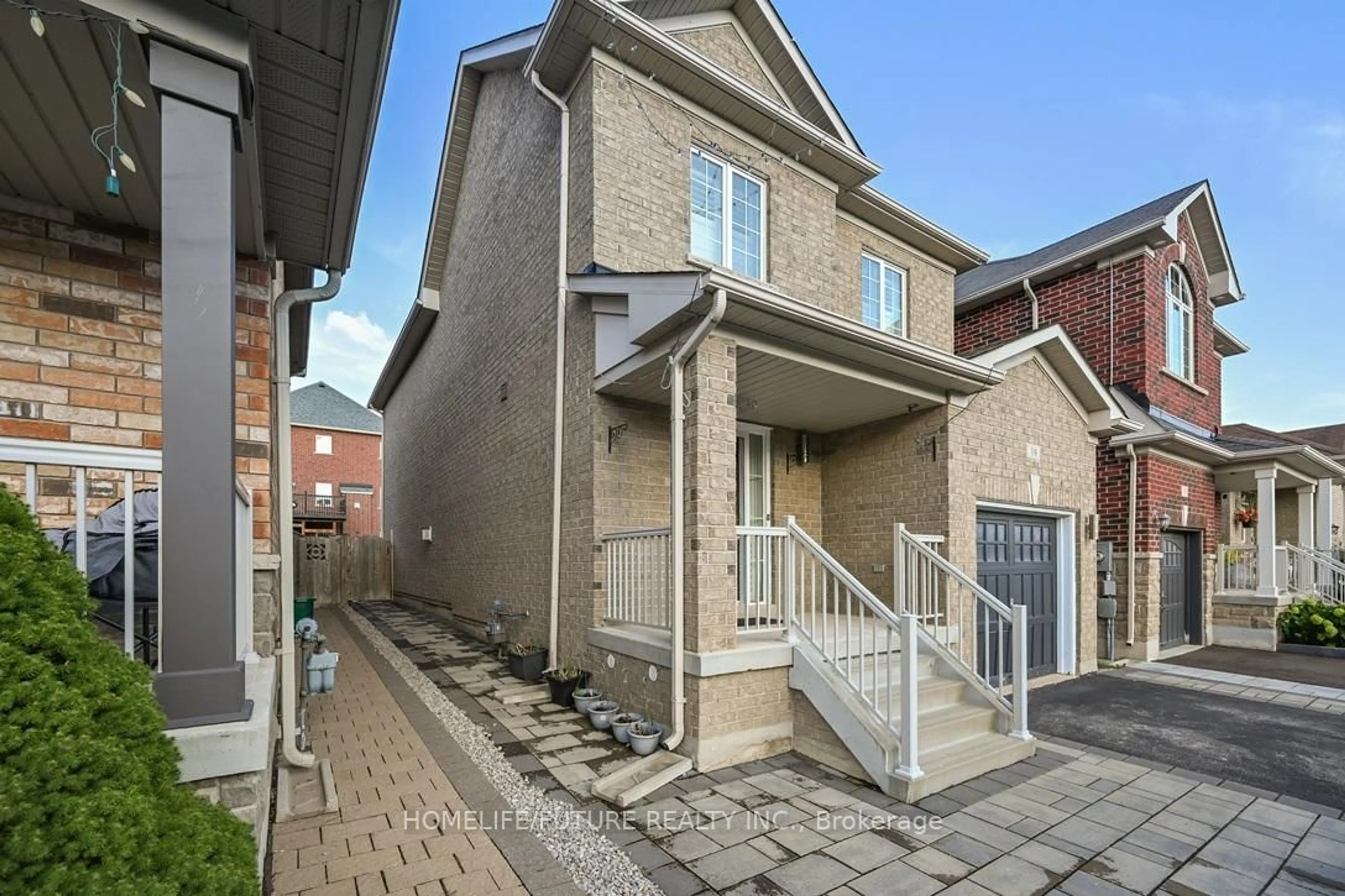 Home with brick exterior material, street for 39 Naylor Dr, Bradford West Gwillimbury Ontario L3Z 0K1