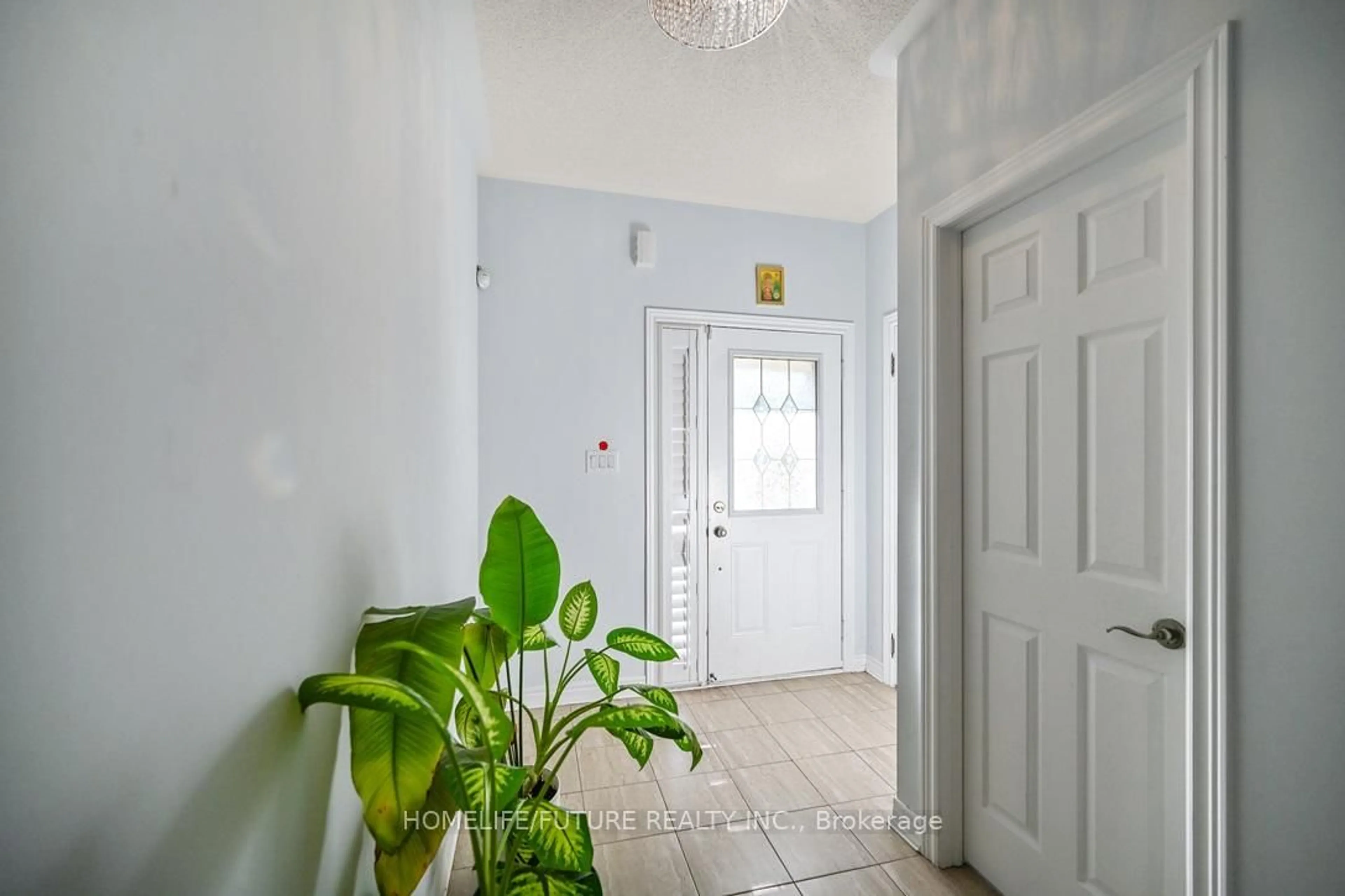 Indoor foyer for 39 Naylor Dr, Bradford West Gwillimbury Ontario L3Z 0K1