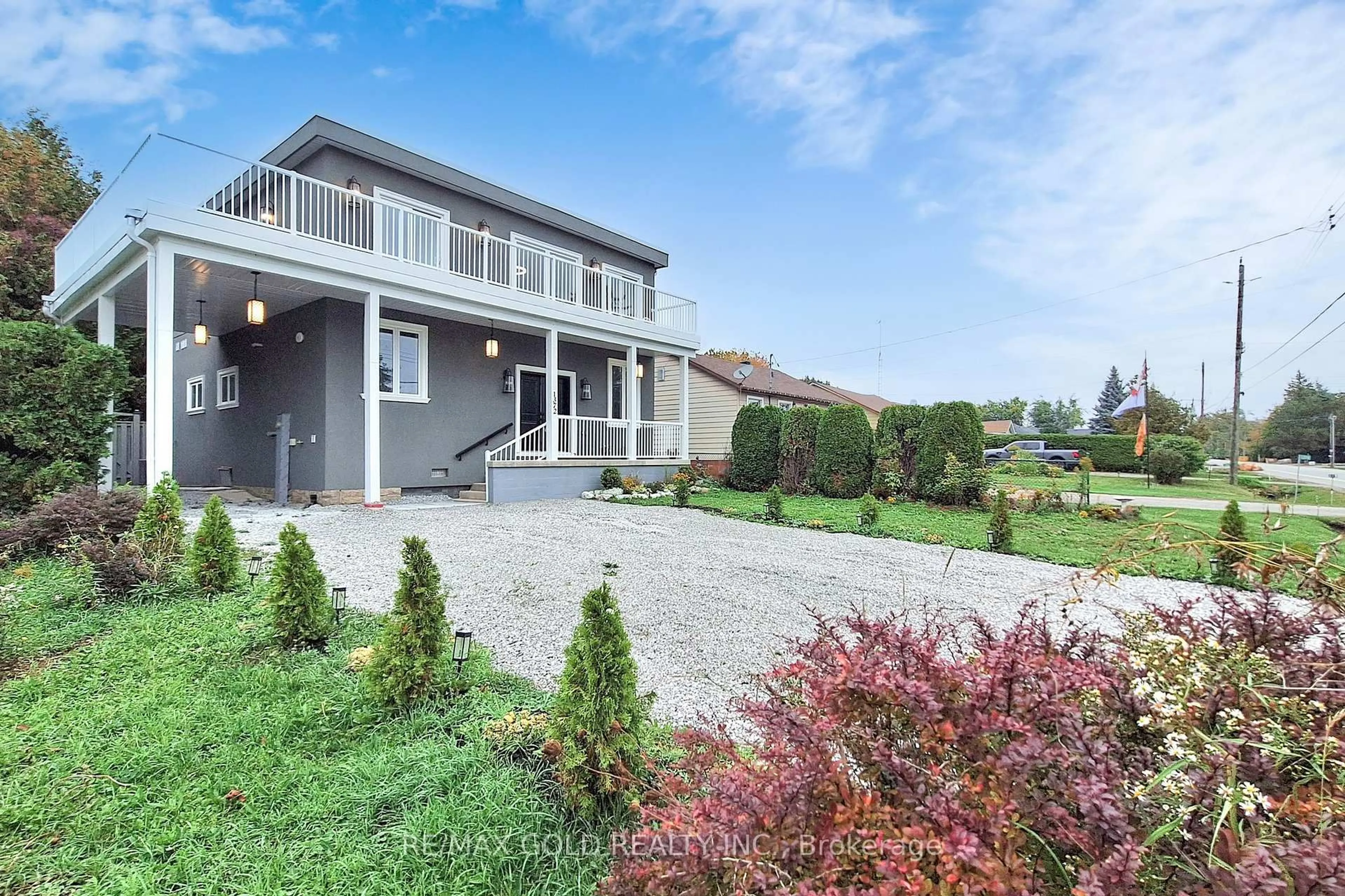 A pic from outside/outdoor area/front of a property/back of a property/a pic from drone, unknown for 1372 Maple Rd, Innisfil Ontario L0L 1C0