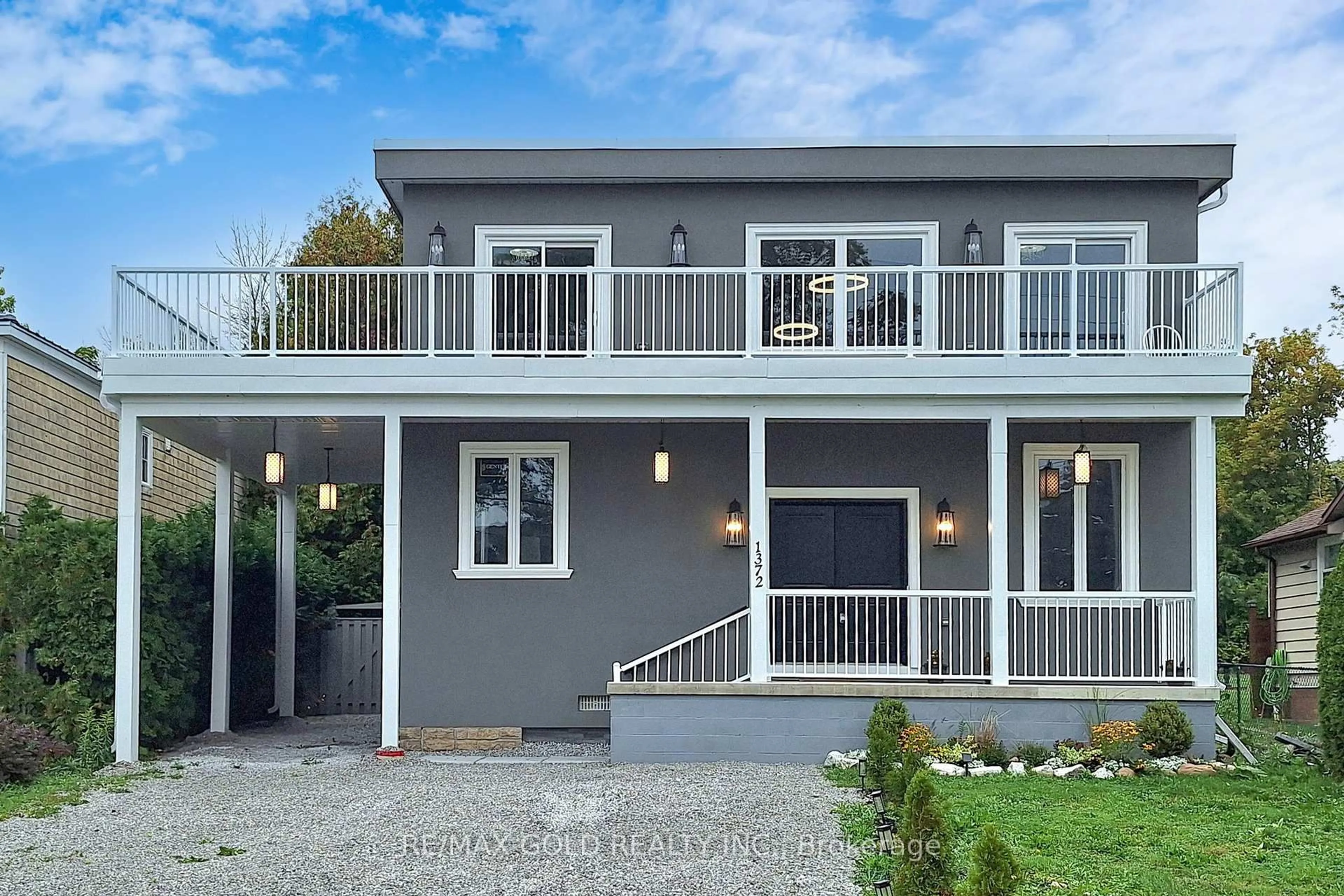 Home with vinyl exterior material, street for 1372 Maple Rd, Innisfil Ontario L0L 1C0