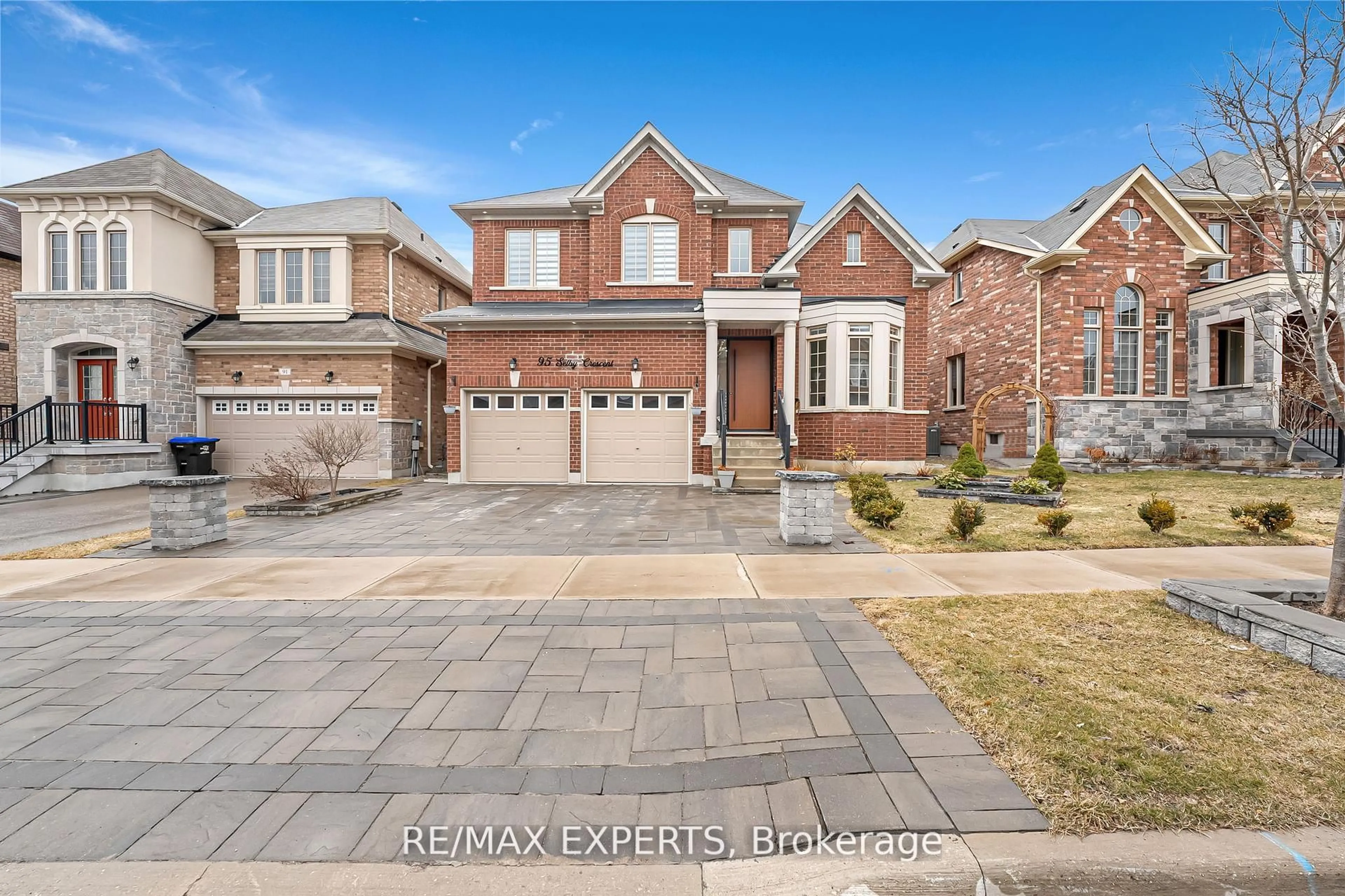Home with brick exterior material, street for 95 Selby Cres, Bradford West Gwillimbury Ontario L3Z 0V3