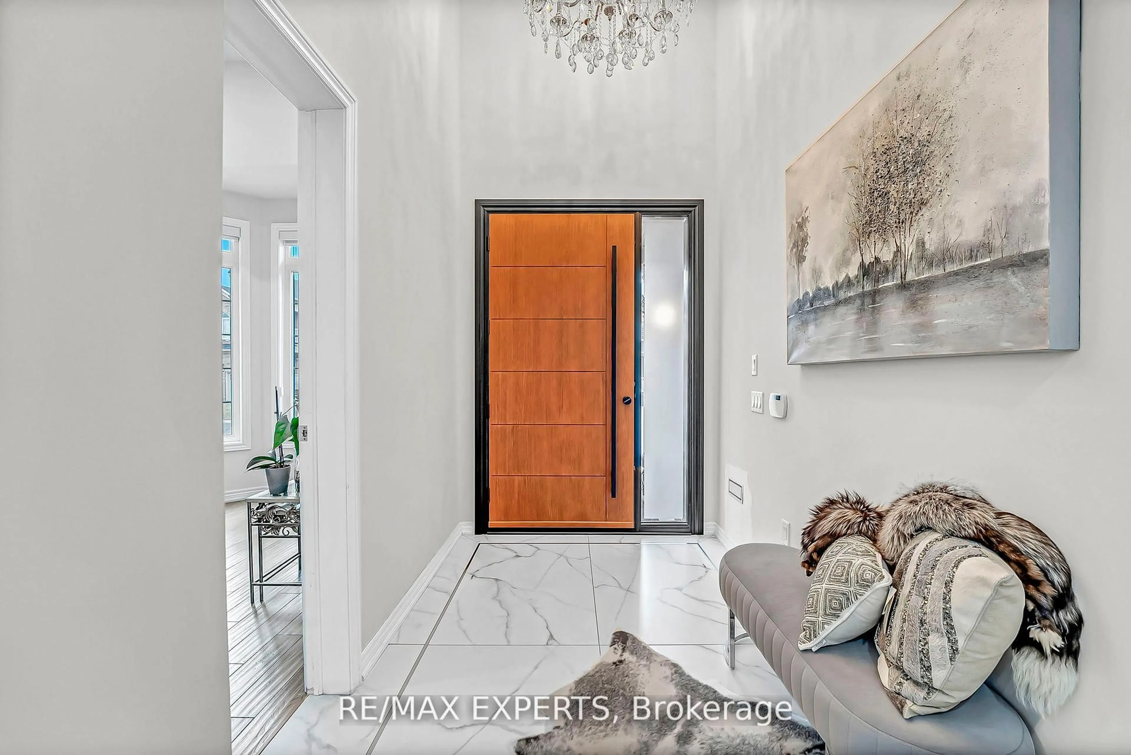 Indoor entryway for 95 Selby Cres, Bradford West Gwillimbury Ontario L3Z 0V3