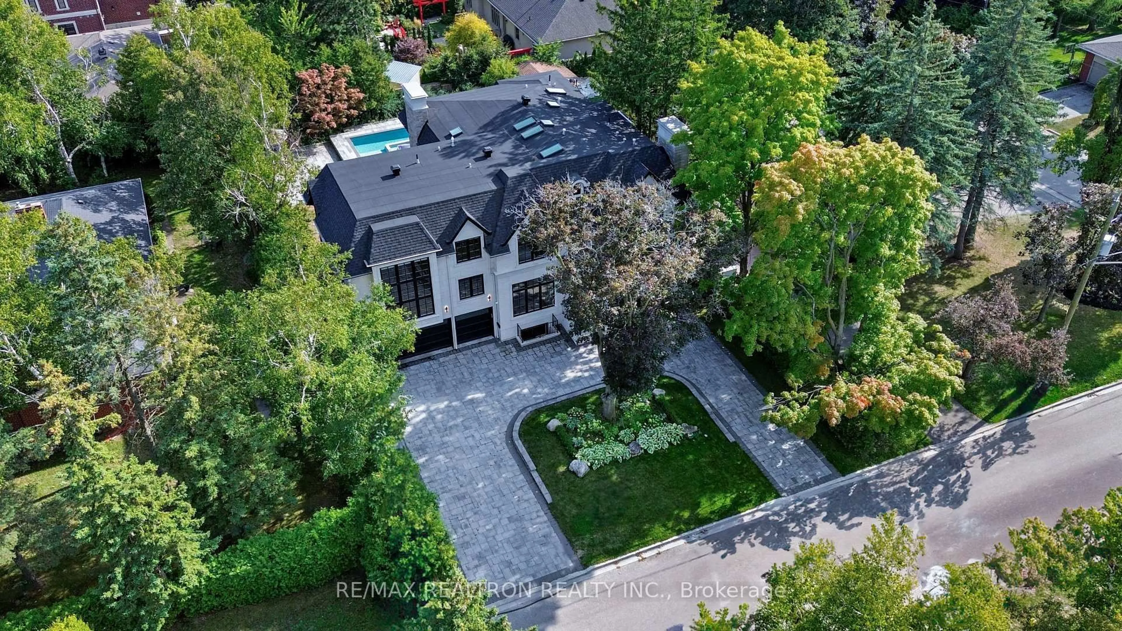 A pic from outside/outdoor area/front of a property/back of a property/a pic from drone, street for 3 Idleswift Dr, Vaughan Ontario L4J 1K6