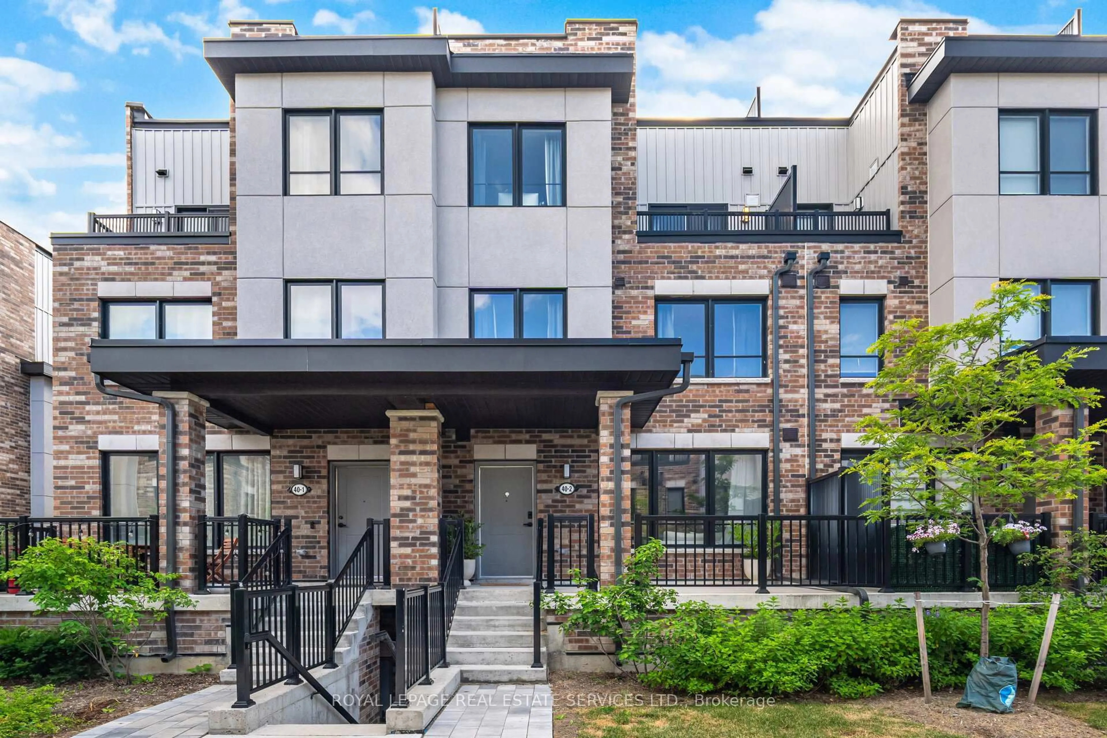 Home with brick exterior material, unknown for 40 Baynes Way #2, Bradford West Gwillimbury Ontario L3Z 4M4