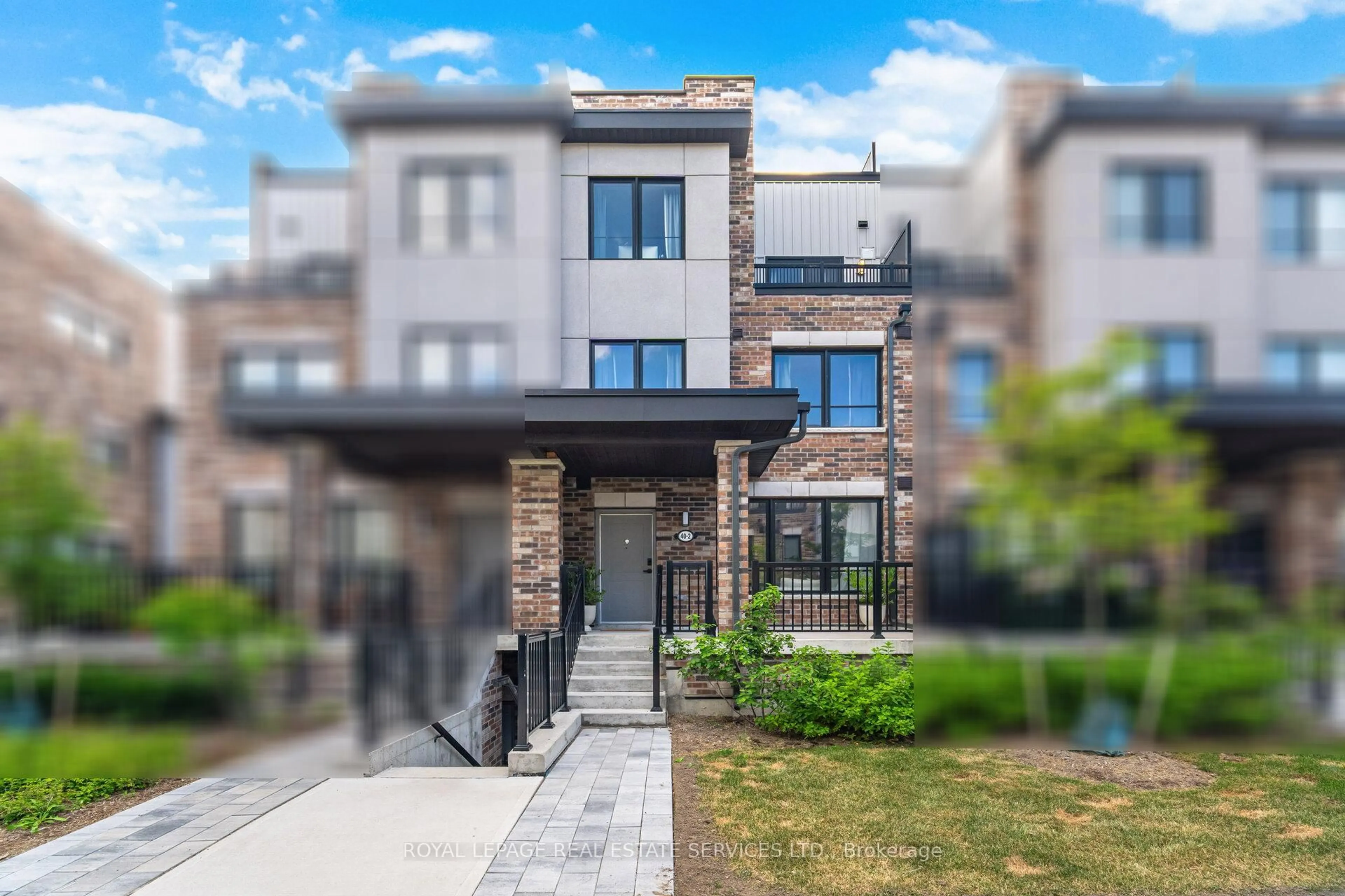 Home with brick exterior material, unknown for 40 Baynes Way #2, Bradford West Gwillimbury Ontario L3Z 4M4