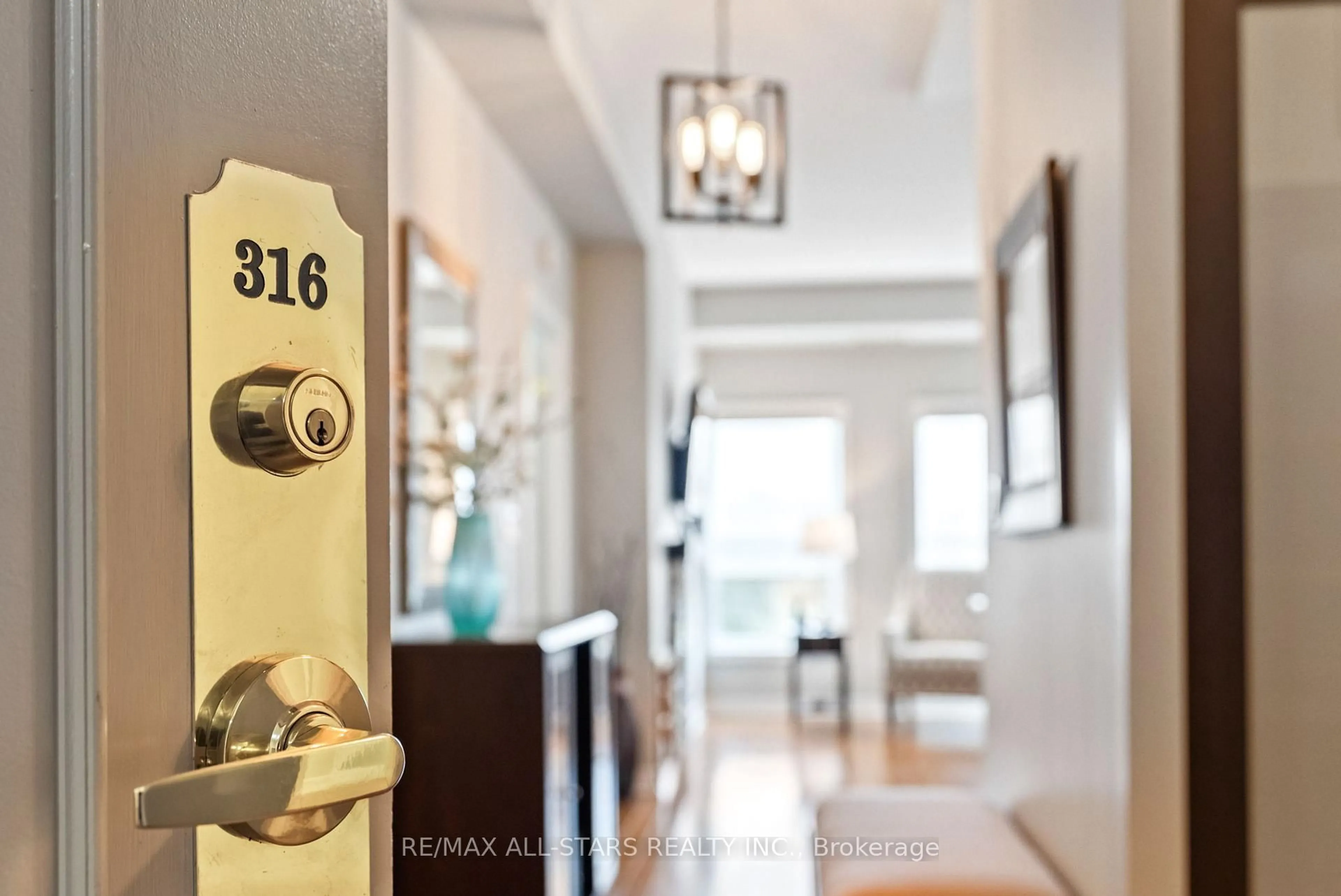 Indoor entryway for 22 James Hill Crt #316, Uxbridge Ontario L9P 1Y6