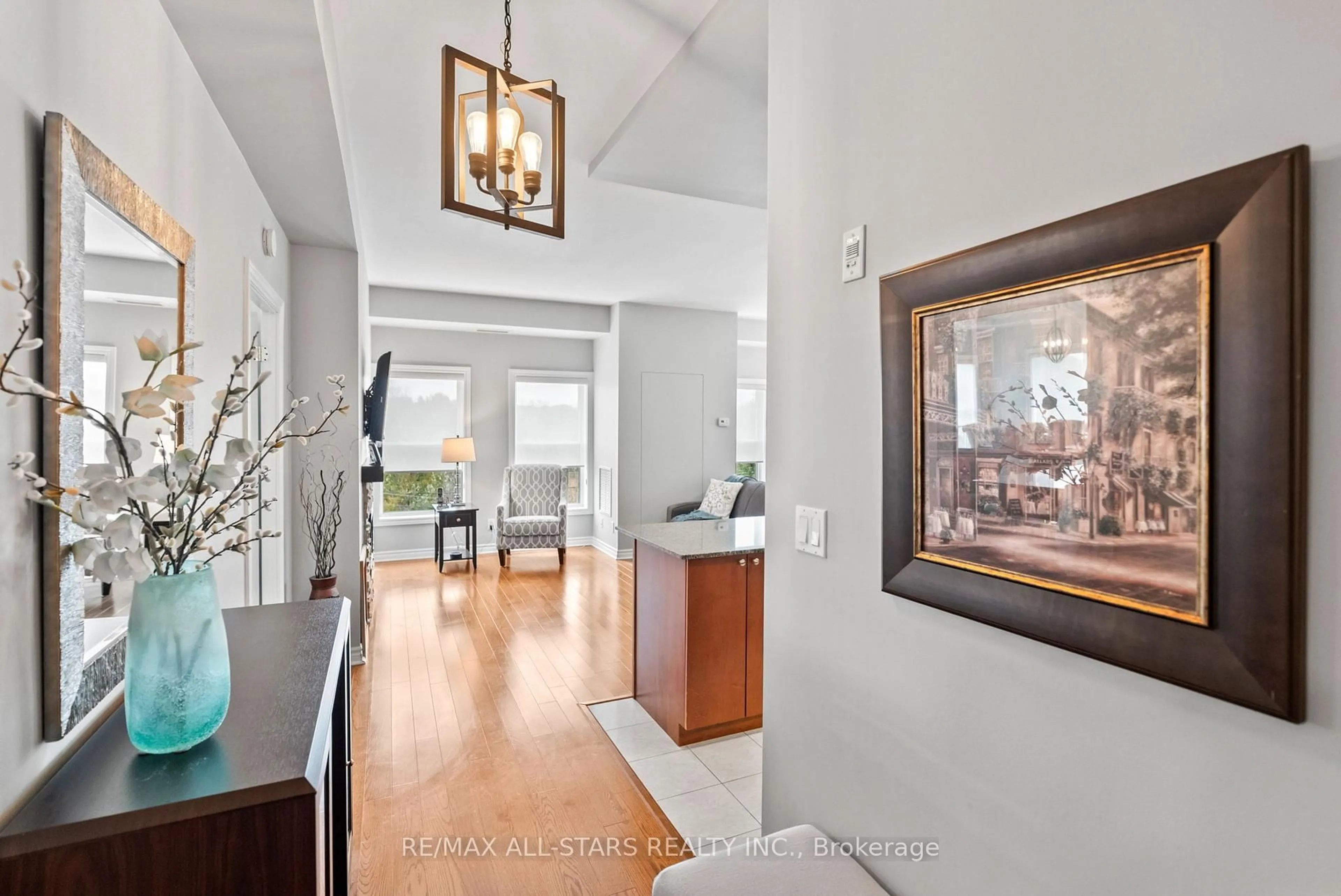 Indoor entryway for 22 James Hill Crt #316, Uxbridge Ontario L9P 1Y6