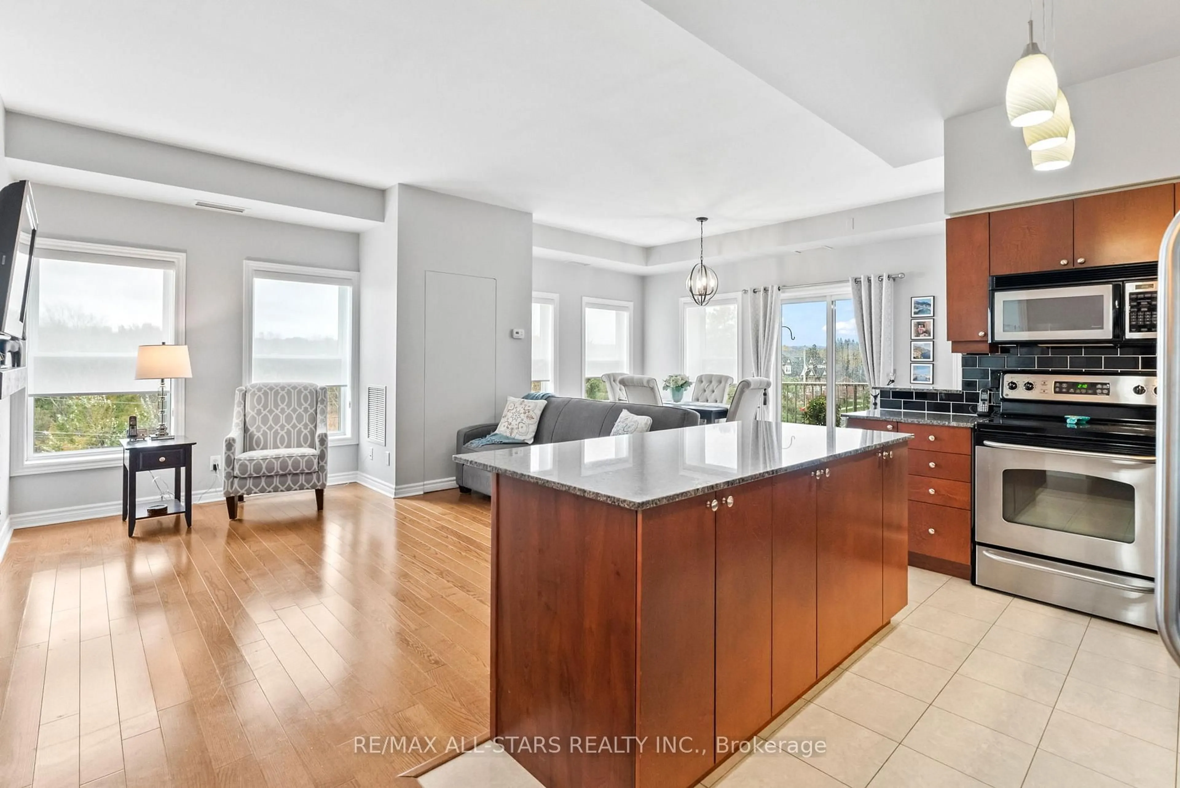 Open concept kitchen, unknown for 22 James Hill Crt #316, Uxbridge Ontario L9P 1Y6