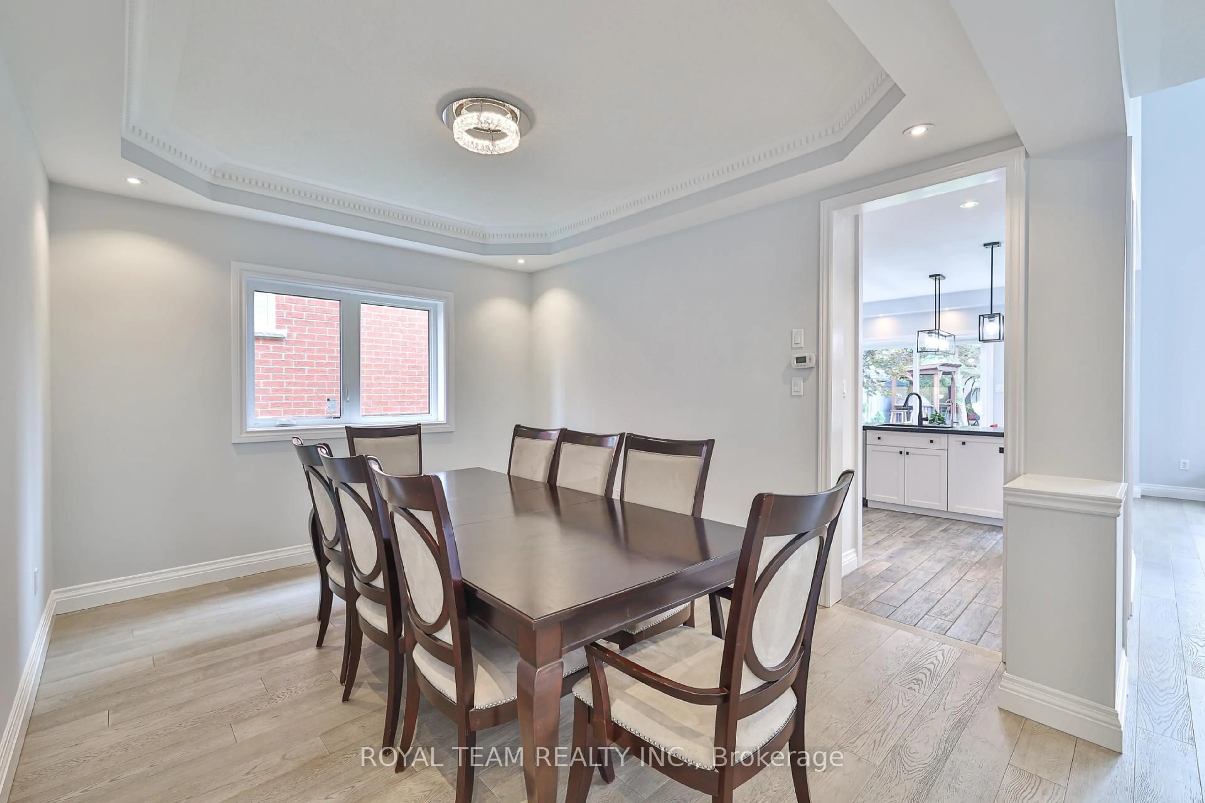 Dining room, wood/laminate floor for 2 Gleave Crt, Aurora Ontario L4G 7L9