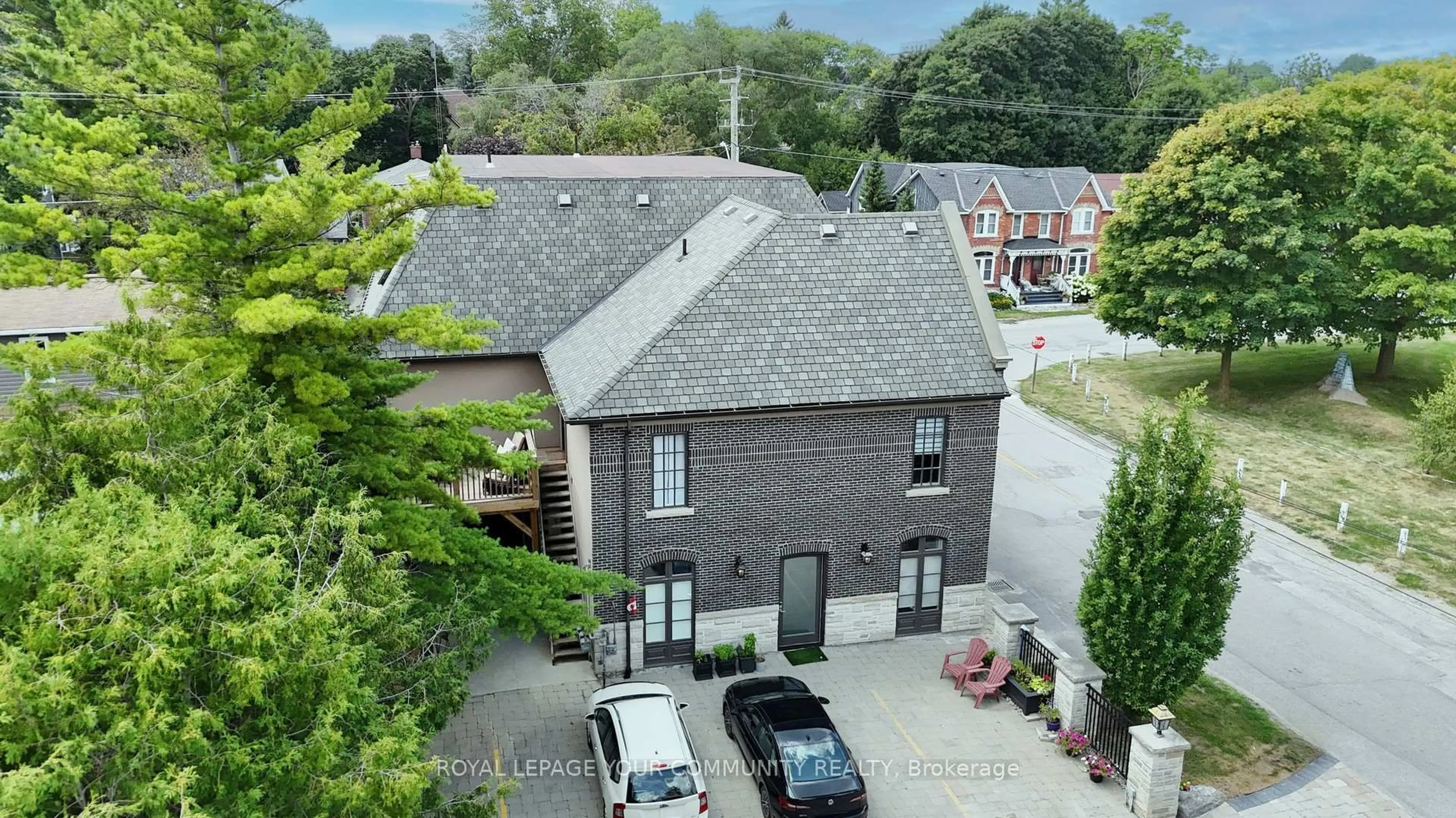 A pic from outside/outdoor area/front of a property/back of a property/a pic from drone, street for 42 Somerville St, Whitchurch-Stouffville Ontario L4A 1G6