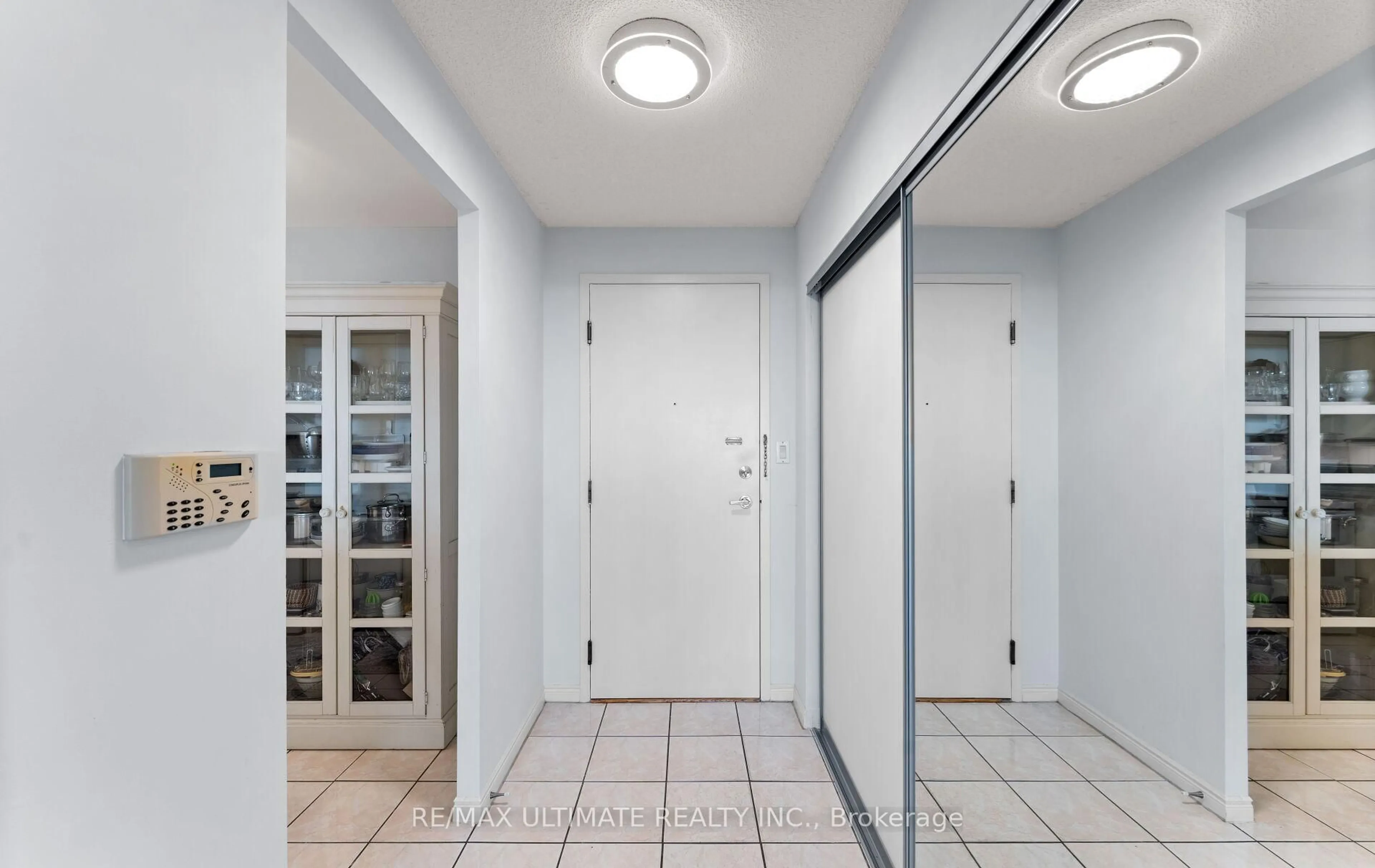 Indoor foyer for 850 Steeles Ave #PH6, Vaughan Ontario L4J 8E7