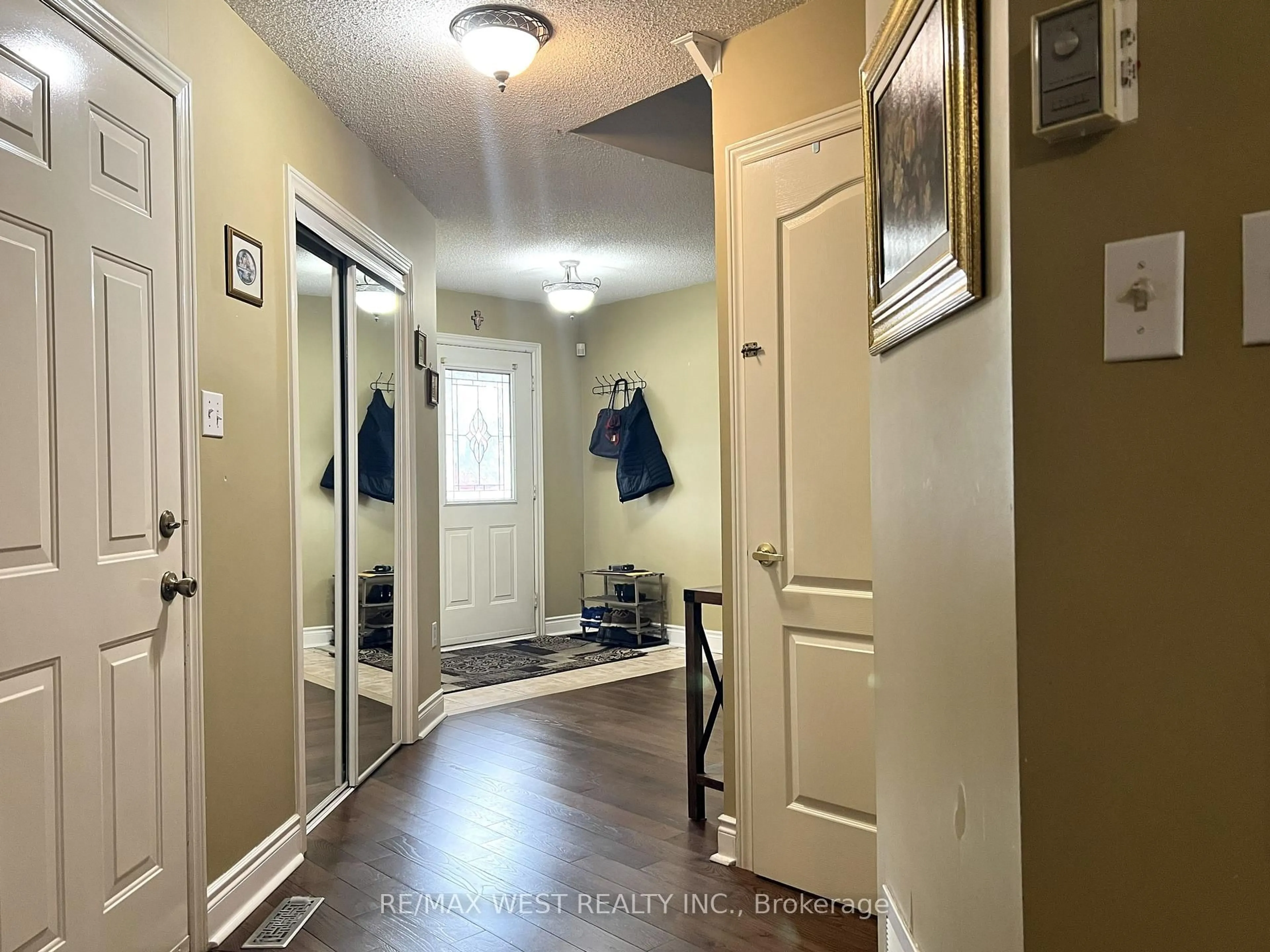 Indoor entryway for 40 Toscana Rd, Vaughan Ontario L4H 1L5