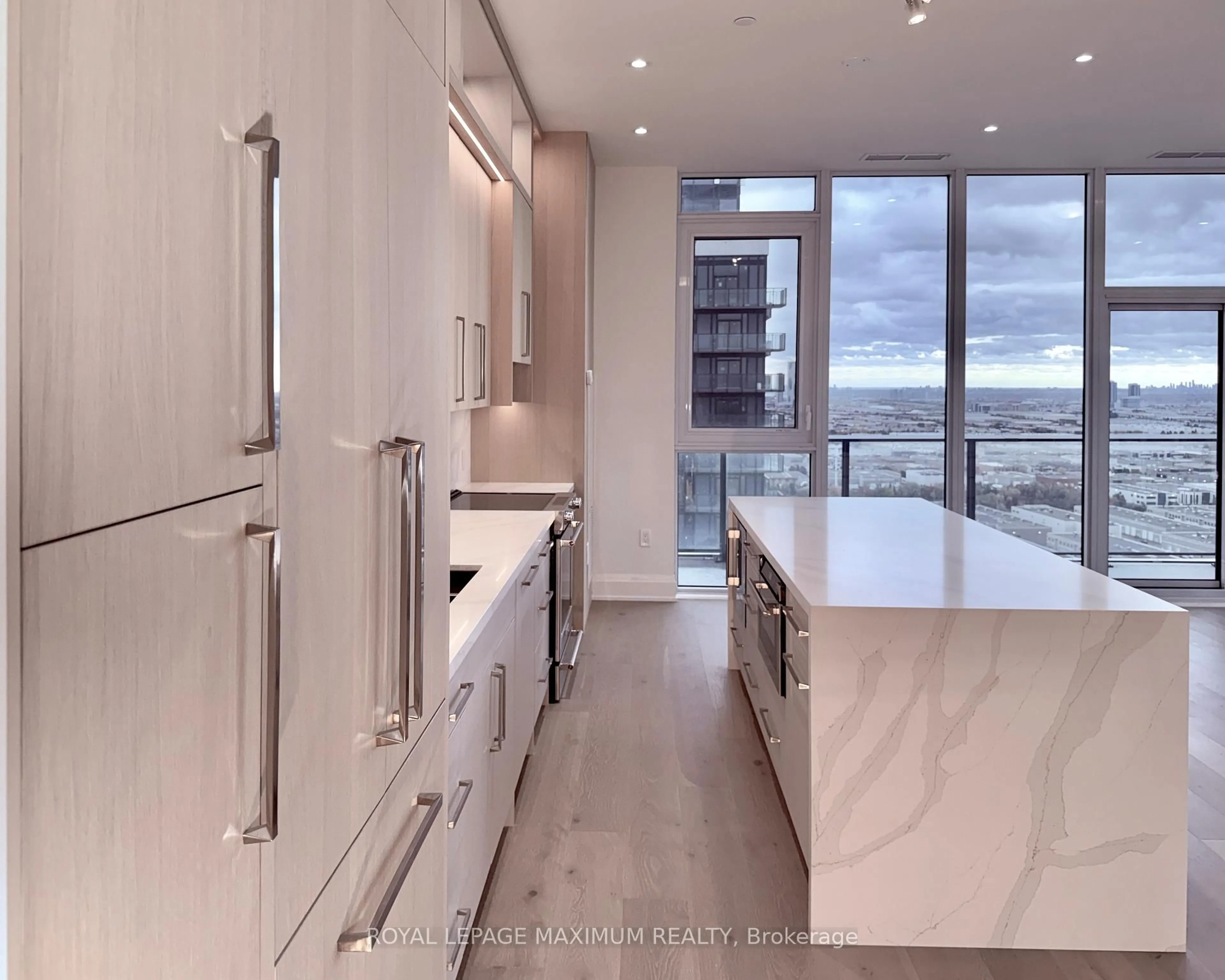Contemporary kitchen, unknown for 9000 Jane St #PH 212, Vaughan Ontario L4K 2M9