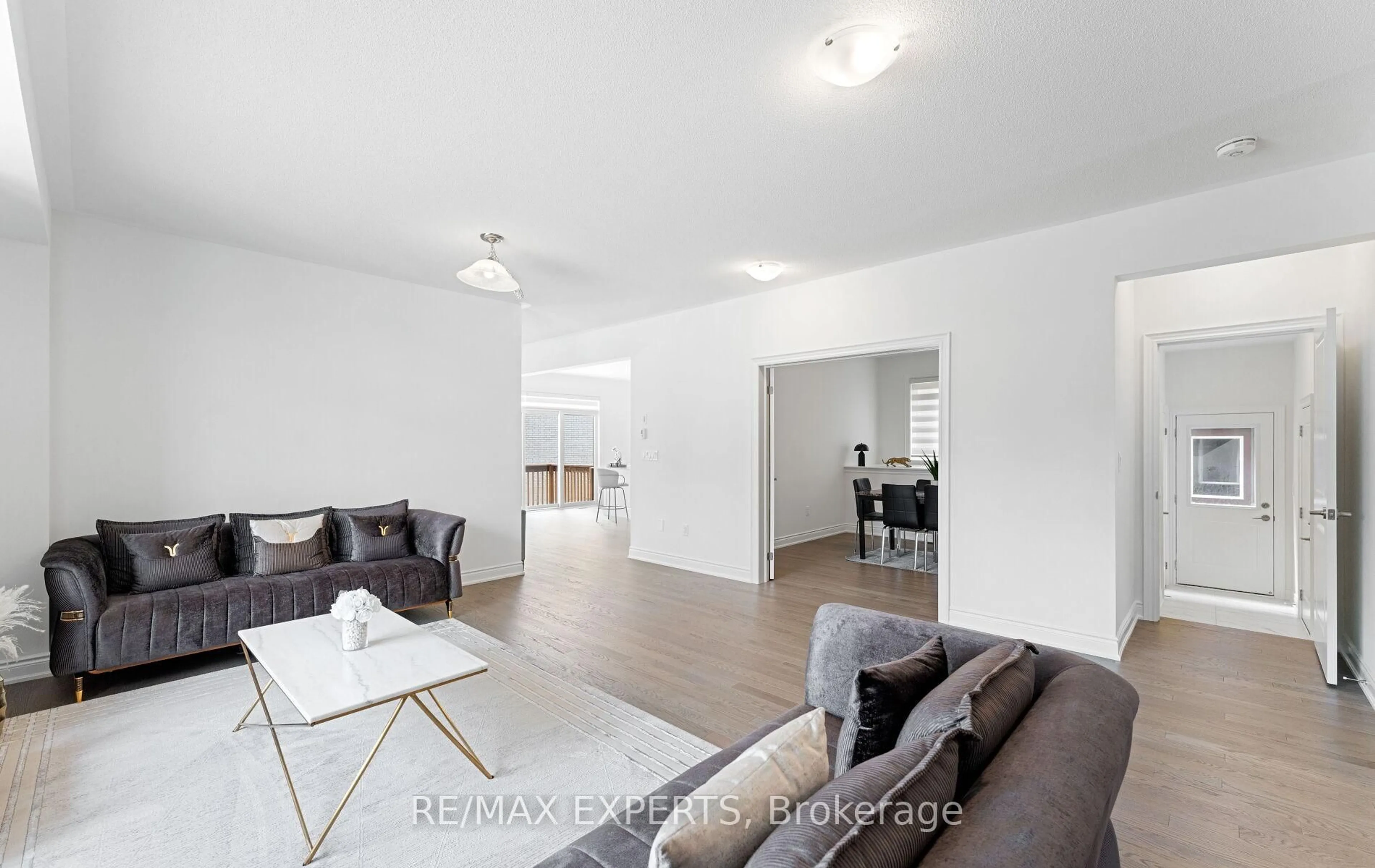 Living room with furniture, unknown for 84 Culbert Rd, Bradford West Gwillimbury Ontario L3Z 4P4