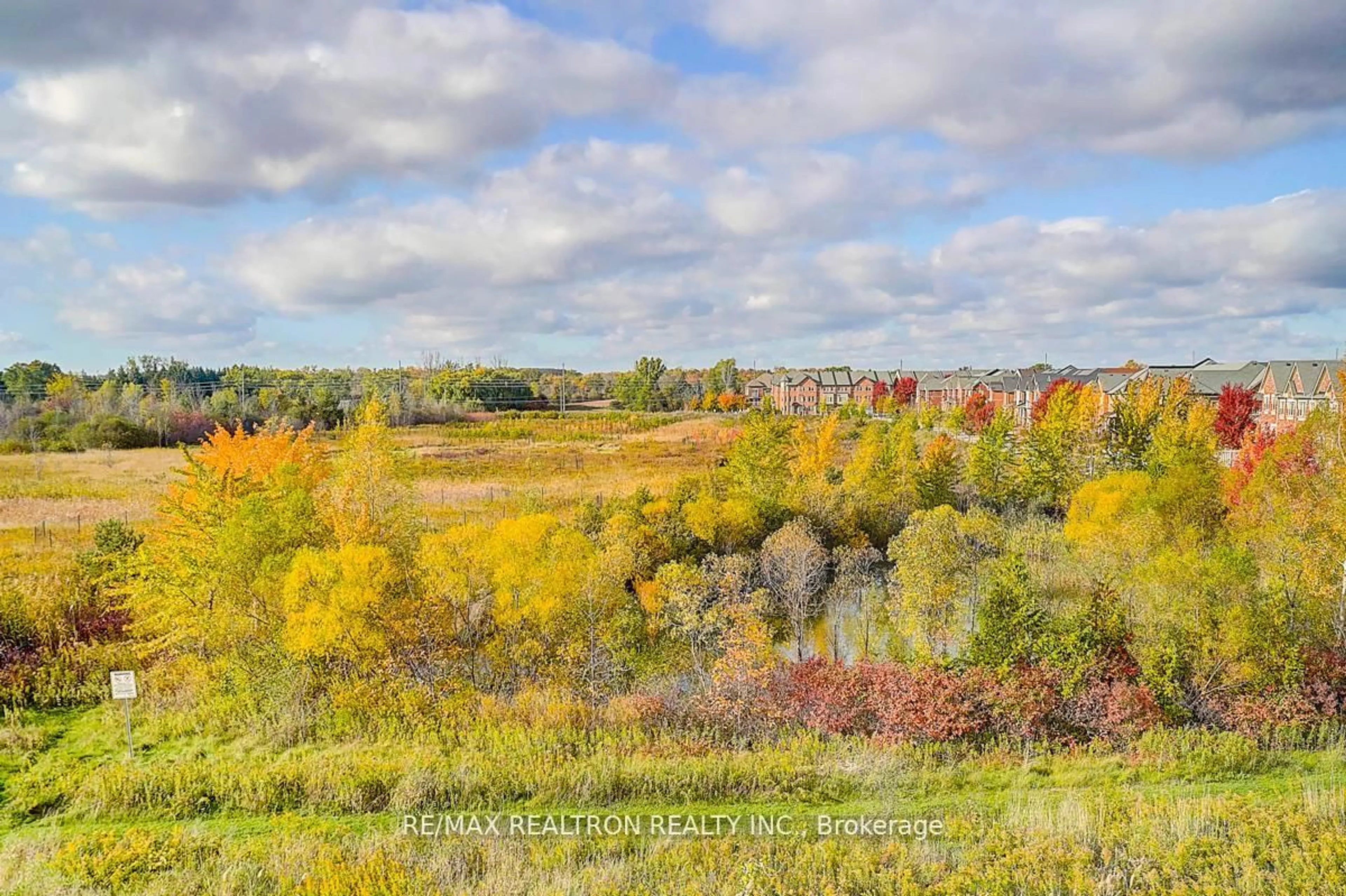 Blurry image for 20 Prince Charles Way, Markham Ontario L6C 0B5