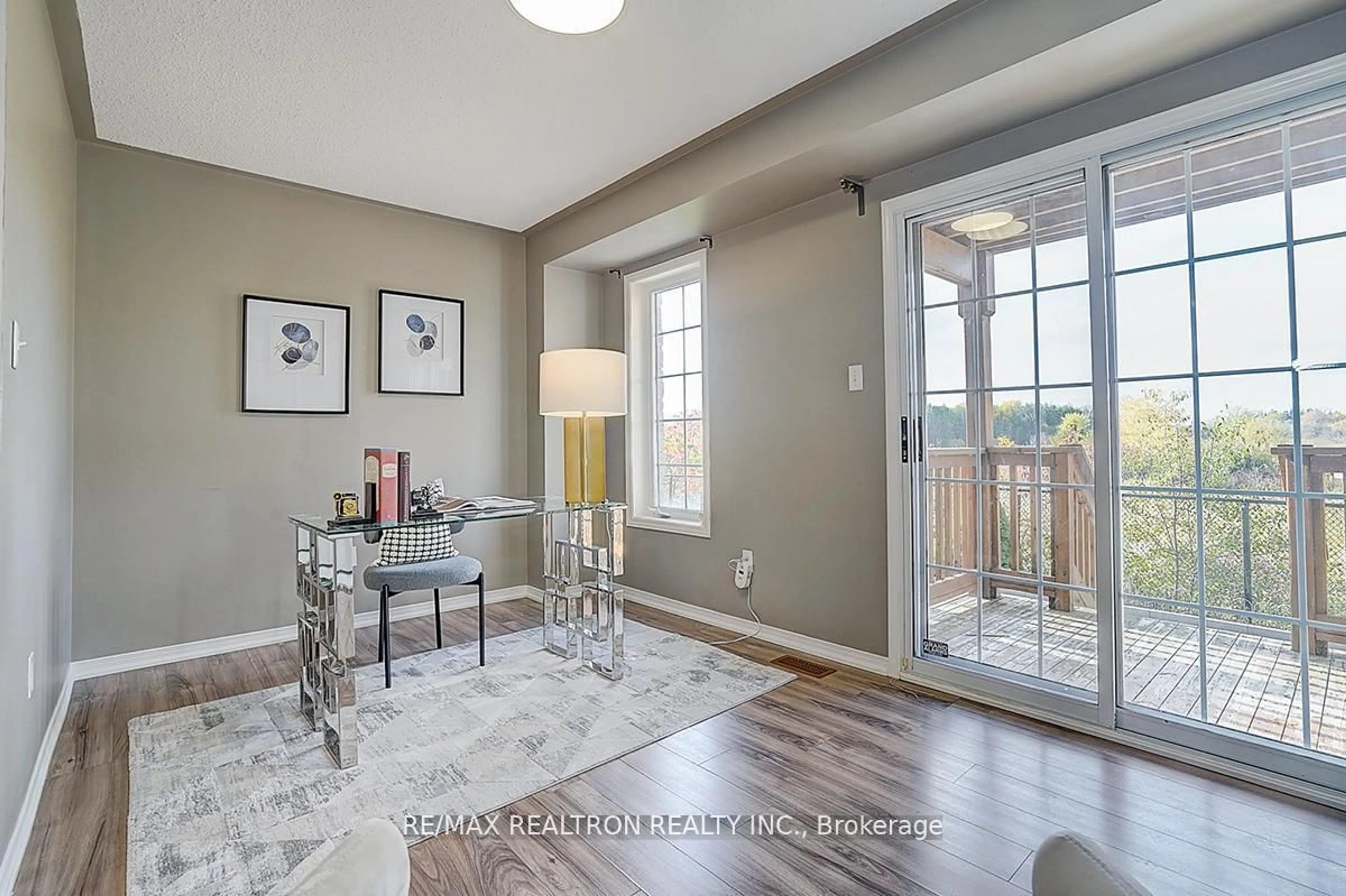 Indoor entryway for 20 Prince Charles Way, Markham Ontario L6C 0B5