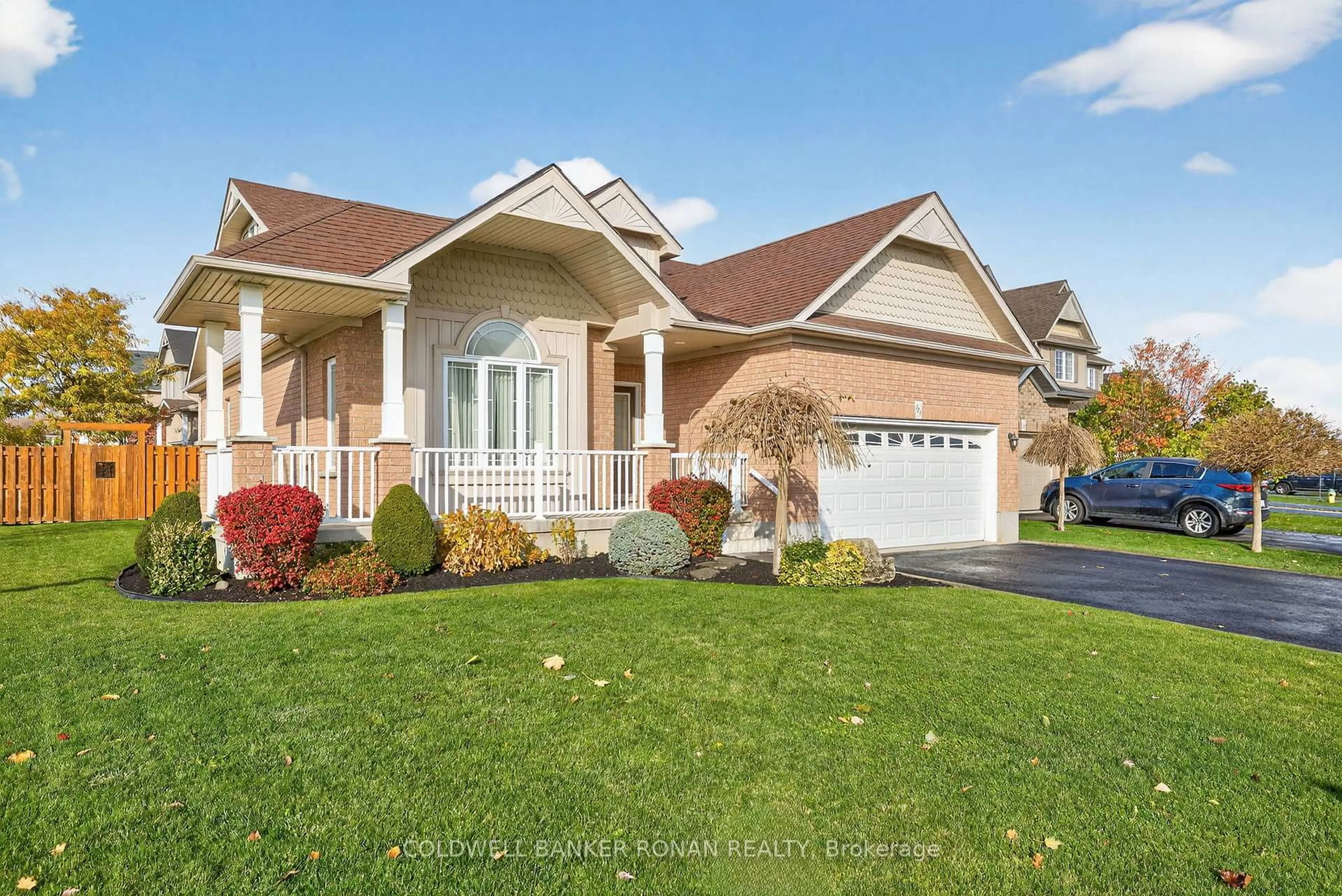 Home with vinyl exterior material, street for 121 Gray Ave, New Tecumseth Ontario L9R 0G4