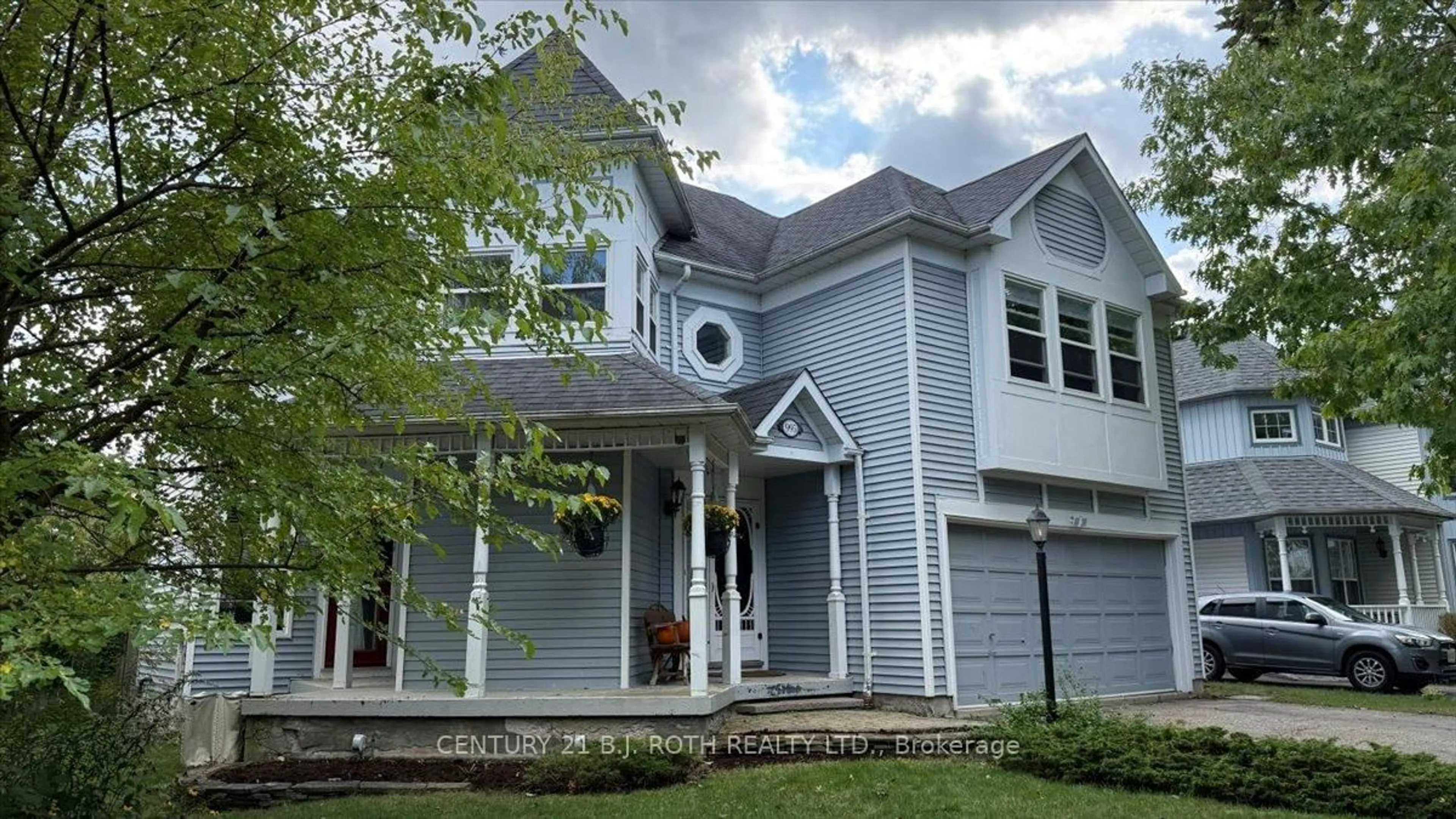 Home with vinyl exterior material, street for 995 LINDEN St, Innisfil Ontario L9S 1W4