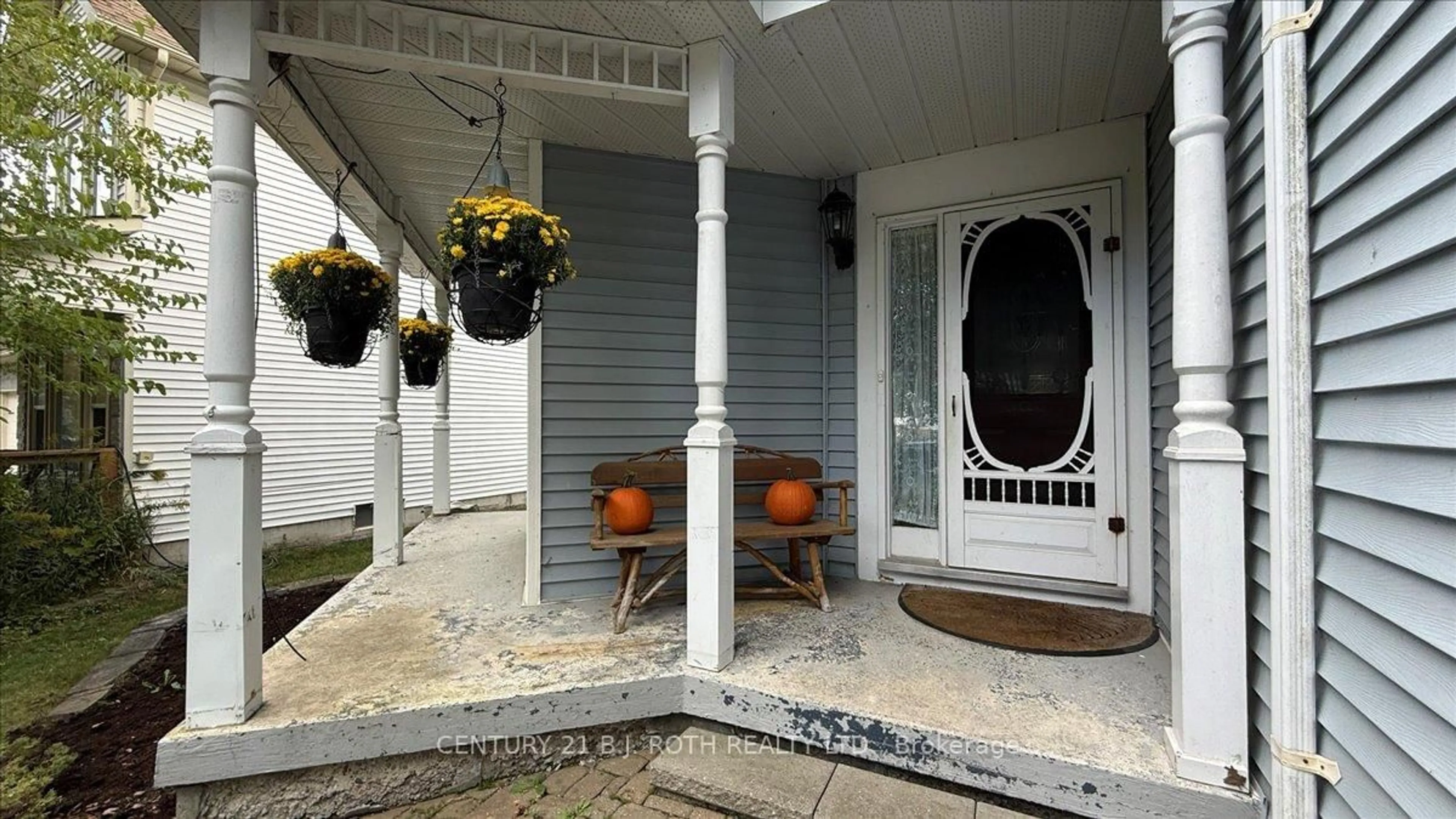 Unknown for 995 LINDEN St, Innisfil Ontario L9S 1W4