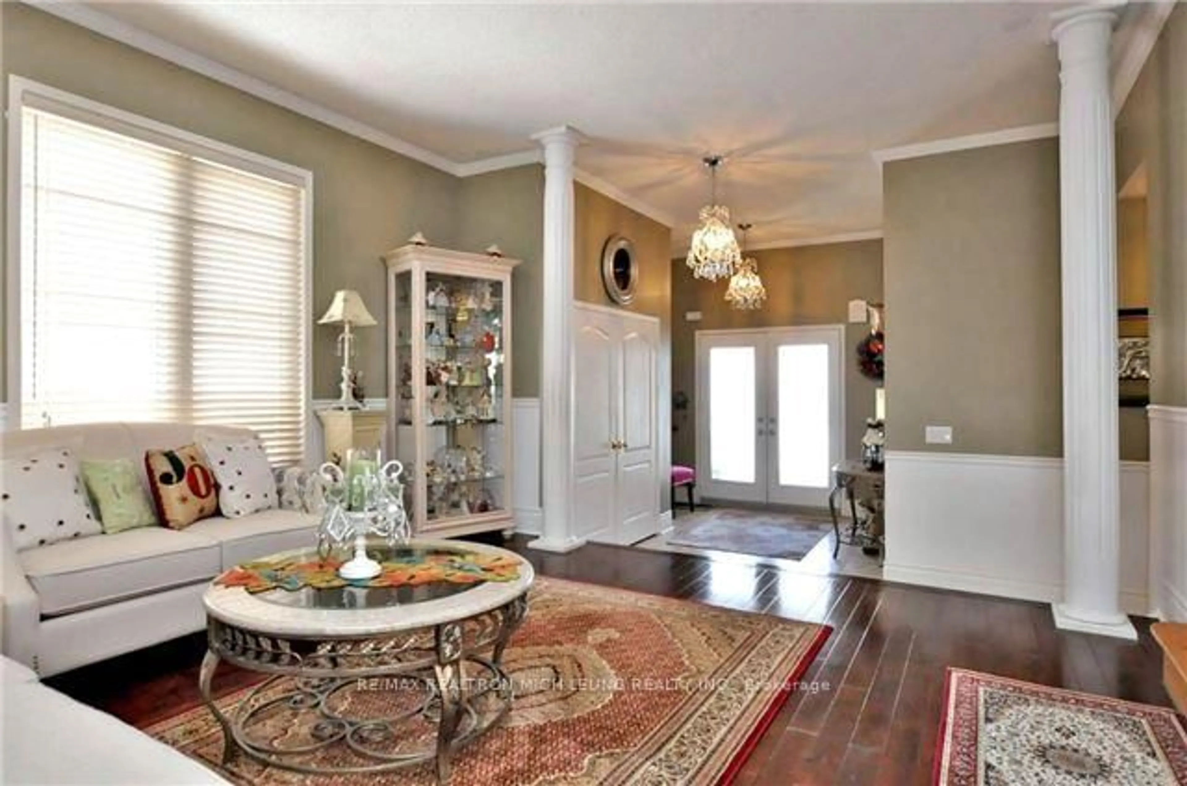 Indoor entryway for 81 Spring Farm Rd, Aurora Ontario L4G 7W7