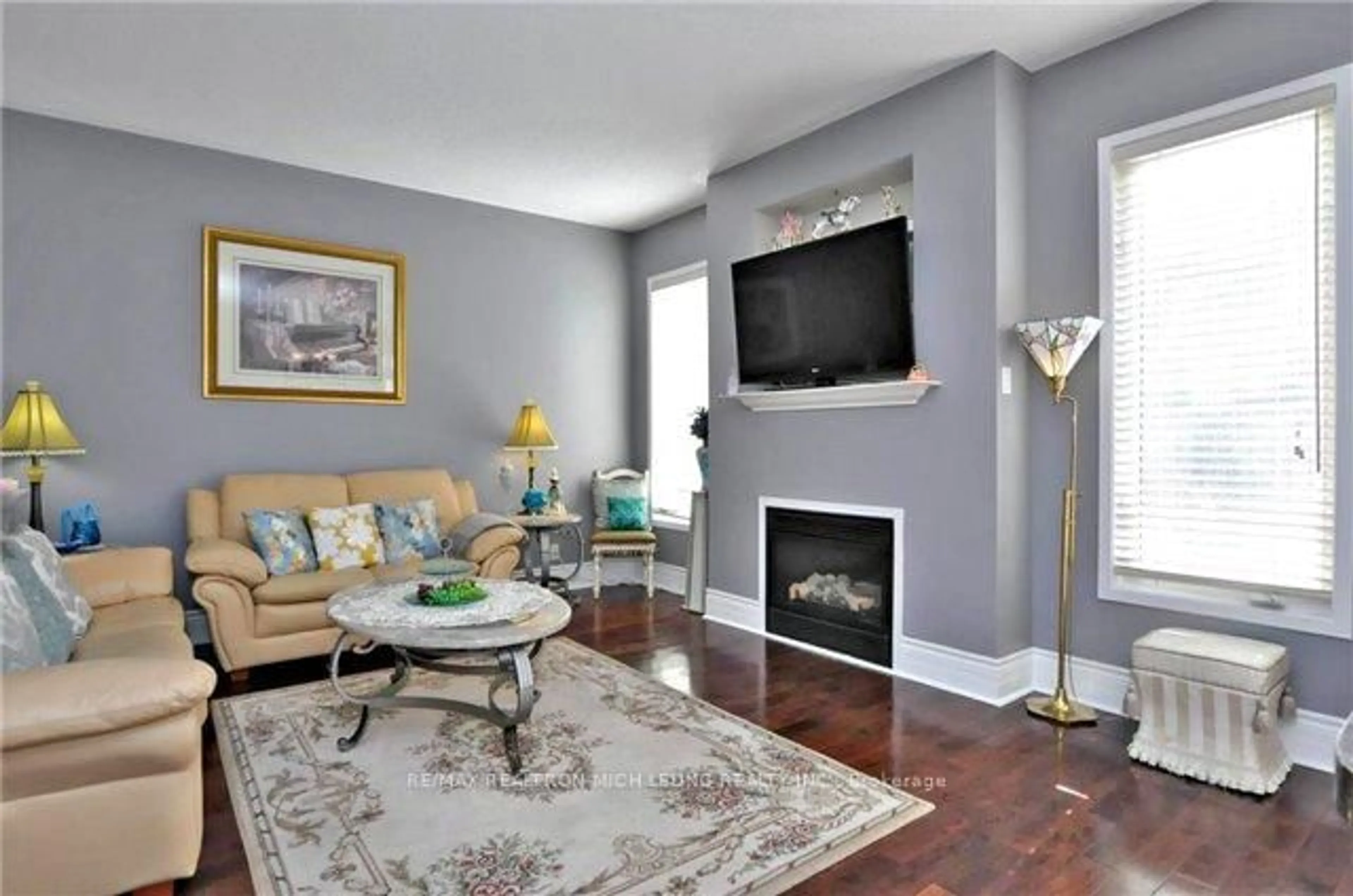Living room with furniture, unknown for 81 Spring Farm Rd, Aurora Ontario L4G 7W7