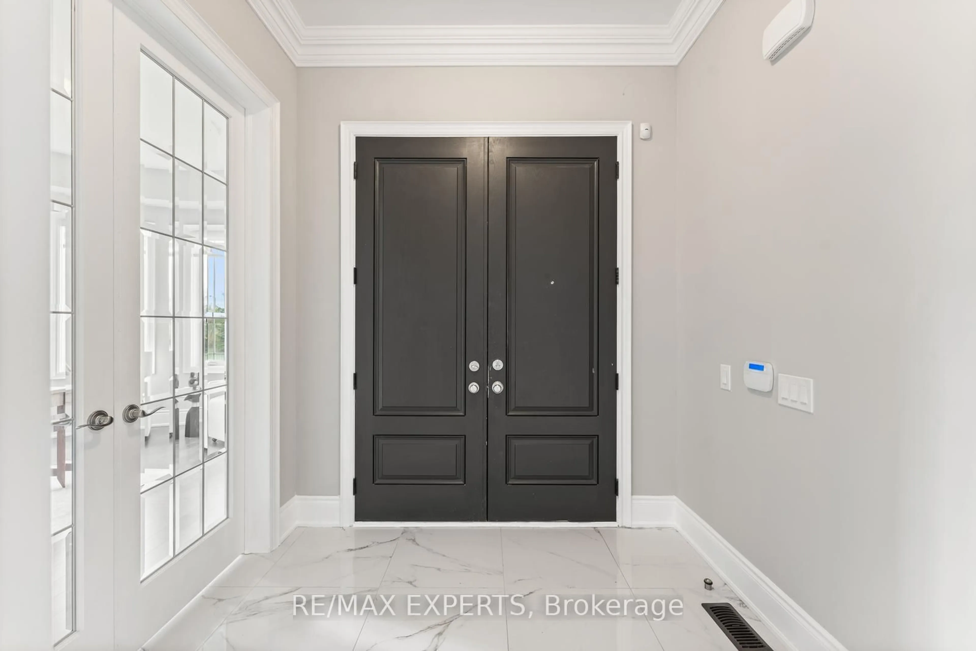 Indoor entryway for 97 Ross Vennare Cres, Vaughan Ontario L4H 4N2