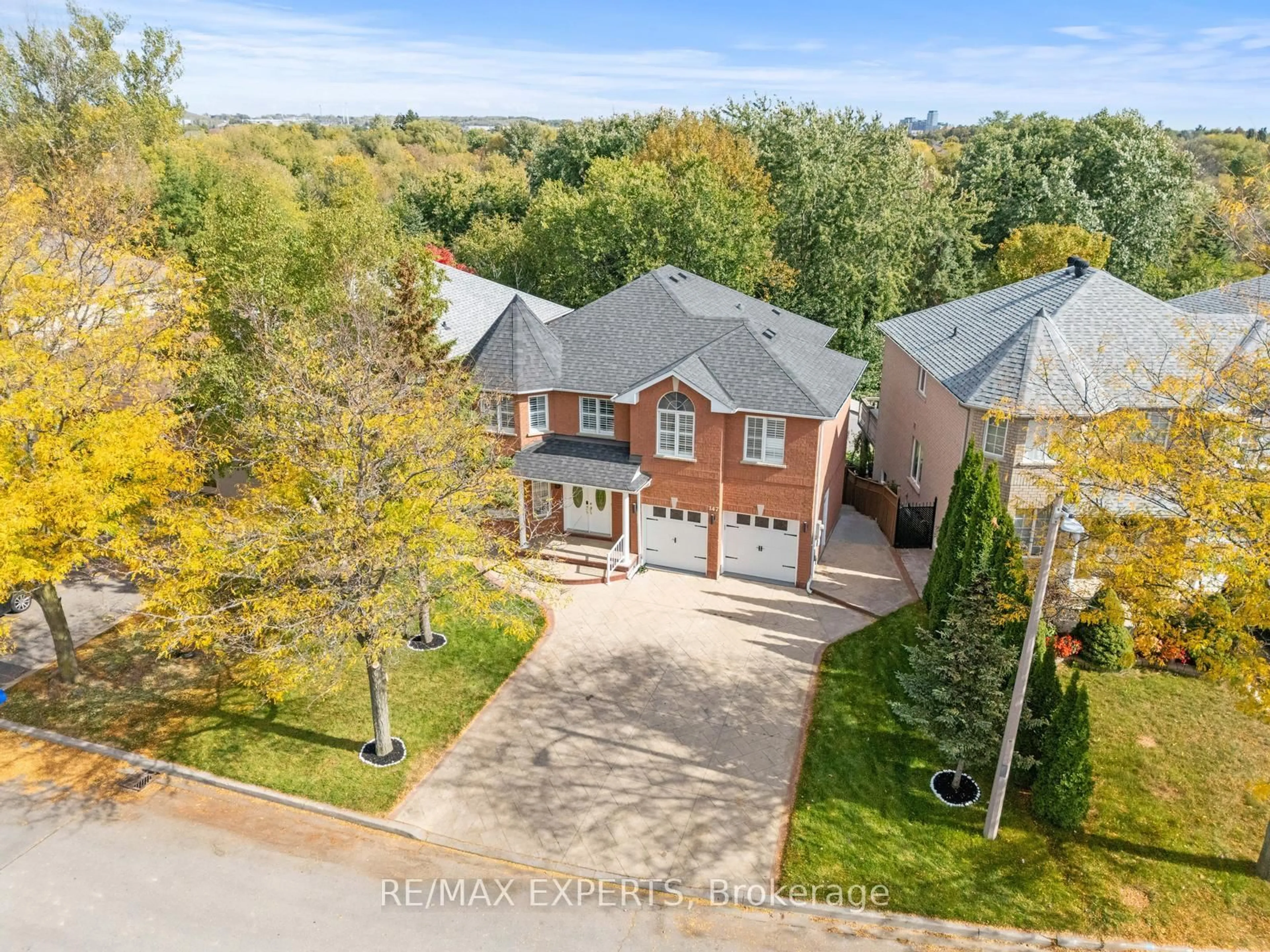 A pic from outside/outdoor area/front of a property/back of a property/a pic from drone, street for 147 Ashton Dr, Vaughan Ontario L6A 2T8