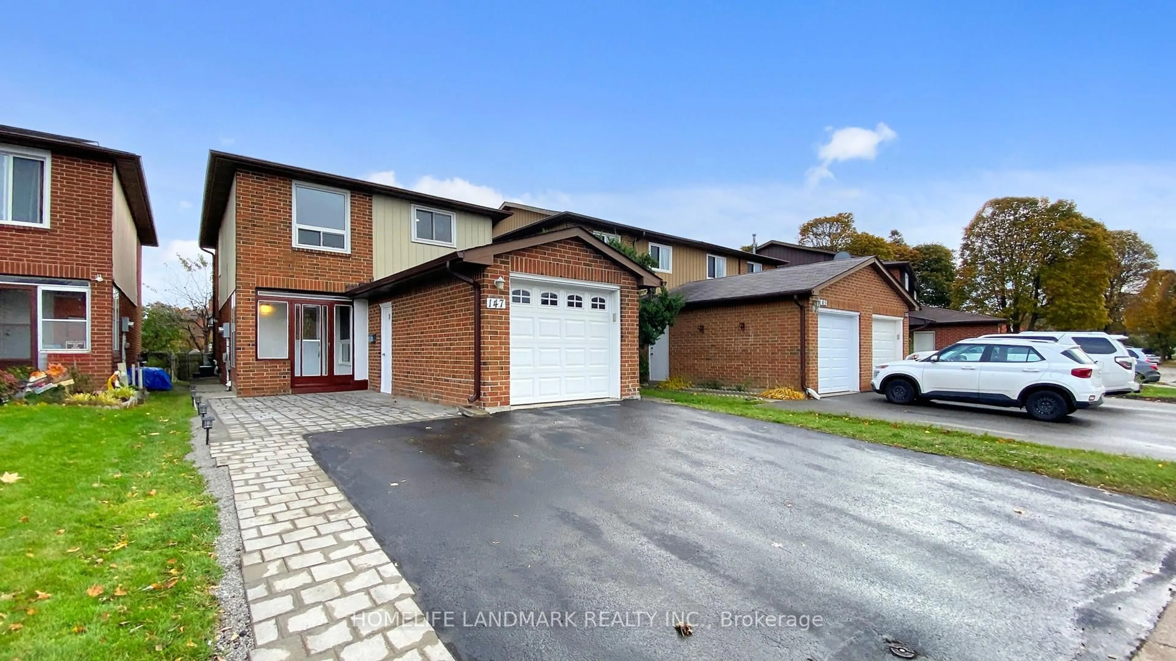 A pic from outside/outdoor area/front of a property/back of a property/a pic from drone, street for 147 Risebrough Crct, Markham Ontario L3R 3E2