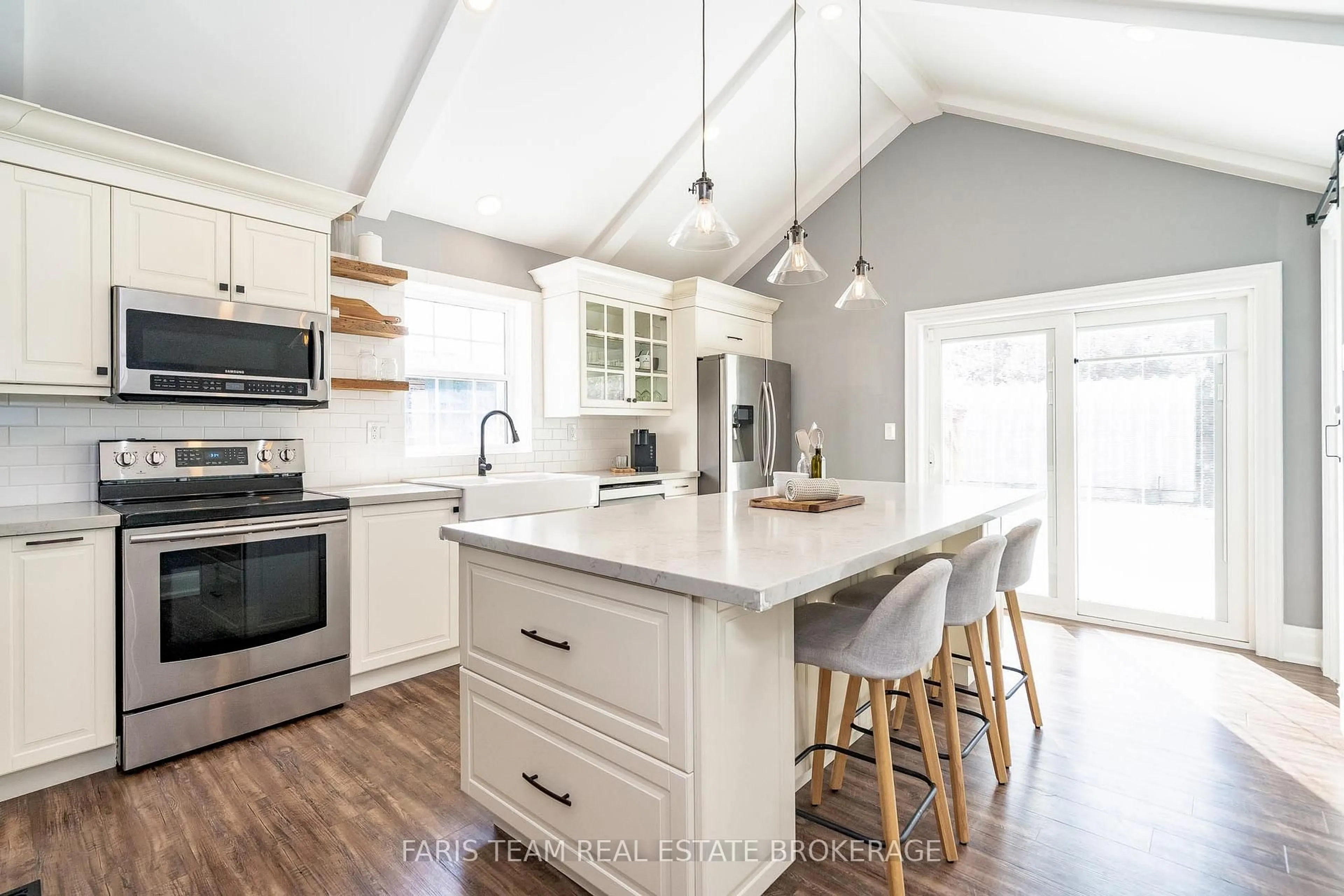 Open concept kitchen, unknown for 3740 Simcoe County Road 27, Bradford West Gwillimbury Ontario L3Z 3X2
