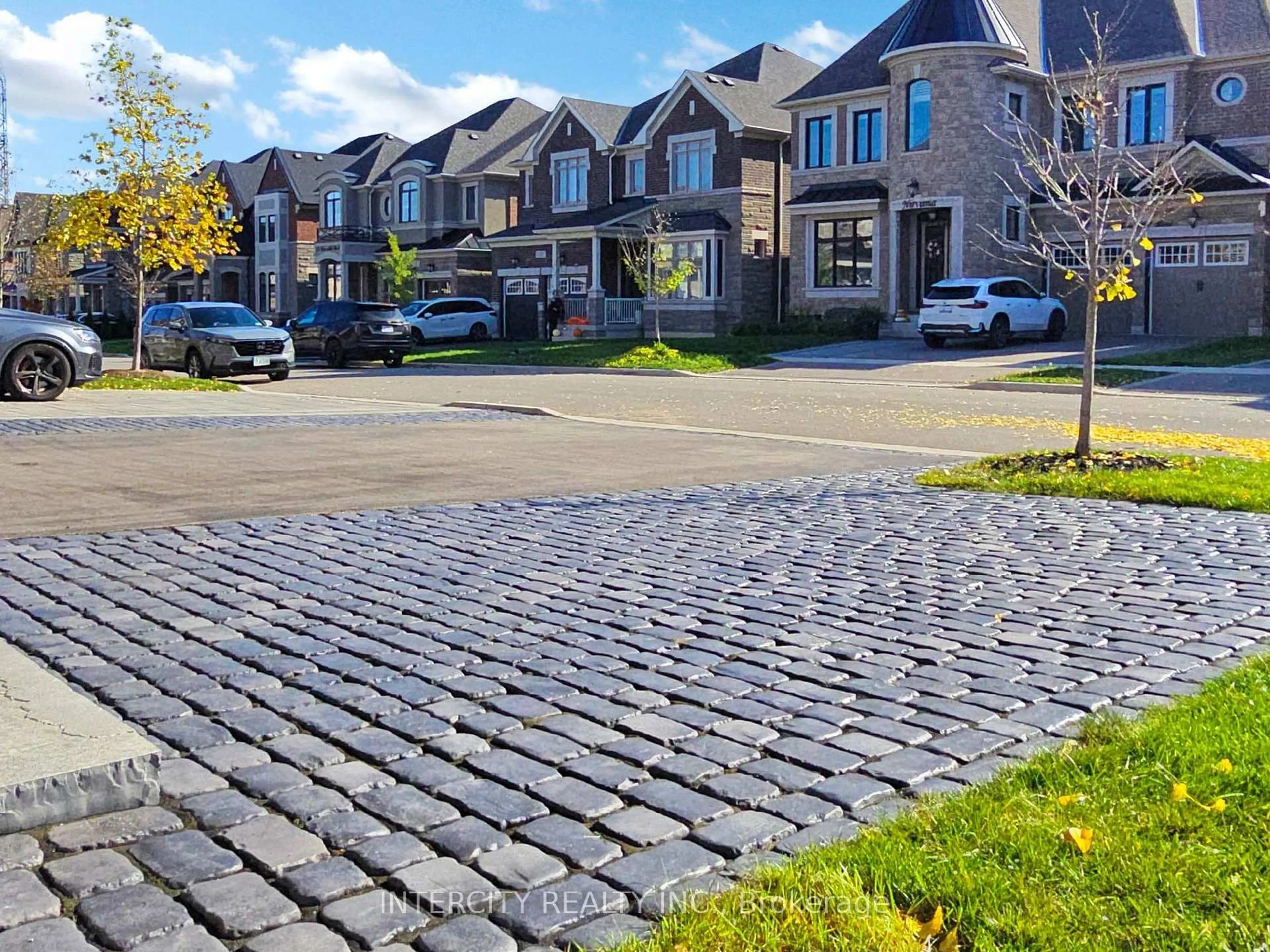 Home with brick exterior material, street for 68 Klein Mills Rd, Vaughan Ontario L4H 4W1