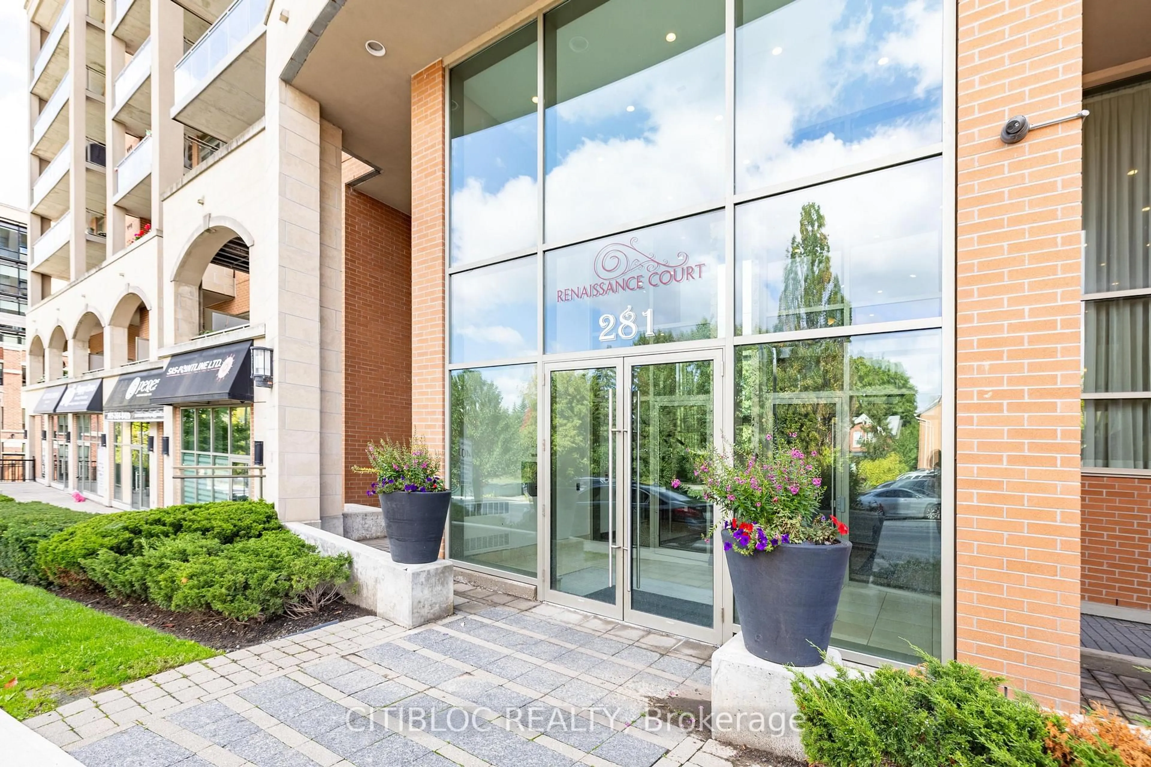 Indoor foyer for 281 Woodbridge Ave #205, Vaughan Ontario L4L 0C6