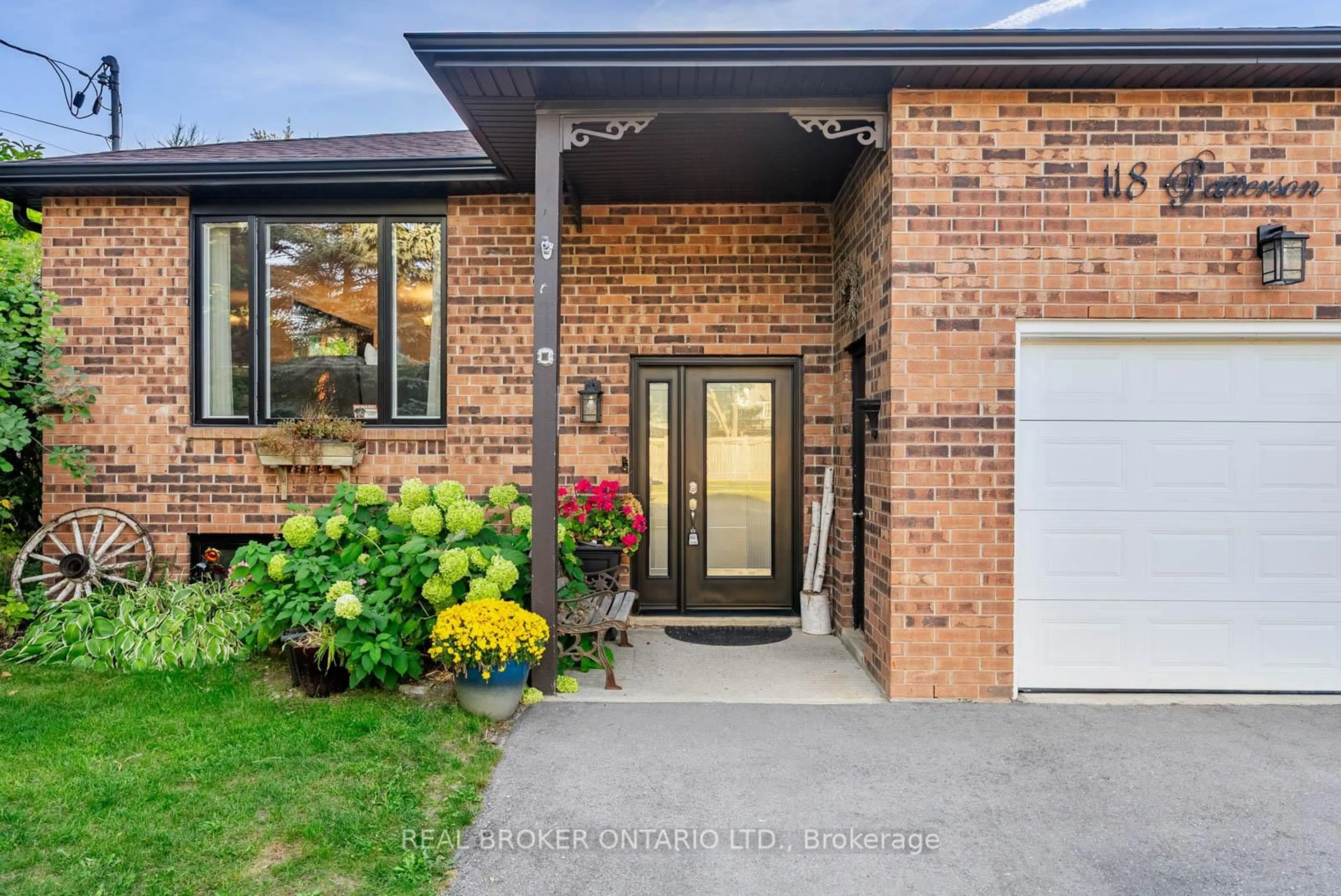 Home with brick exterior material, street for 118 Patterson St, New Tecumseth Ontario L0G 1A0
