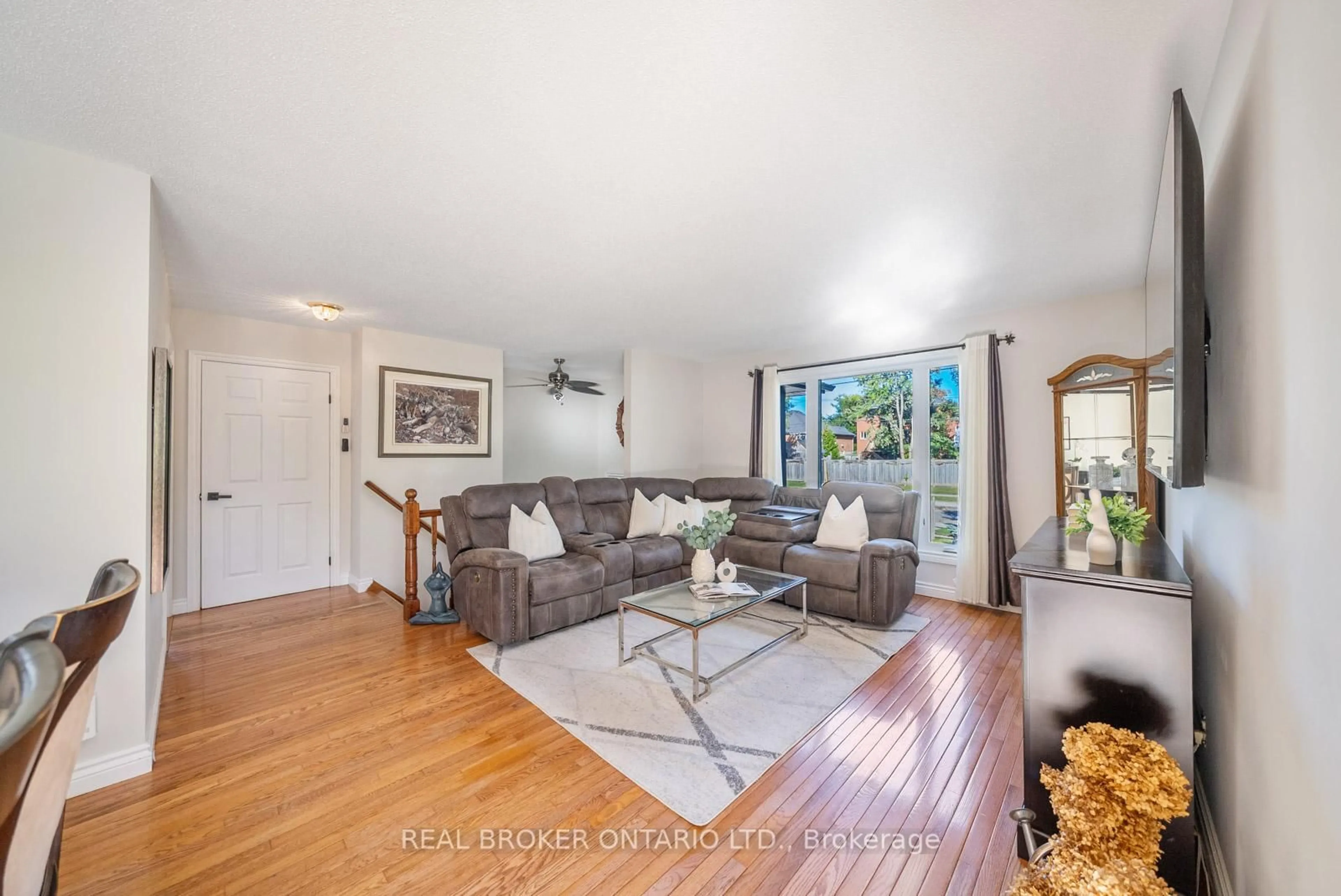 Living room with furniture, unknown for 118 Patterson St, New Tecumseth Ontario L0G 1A0