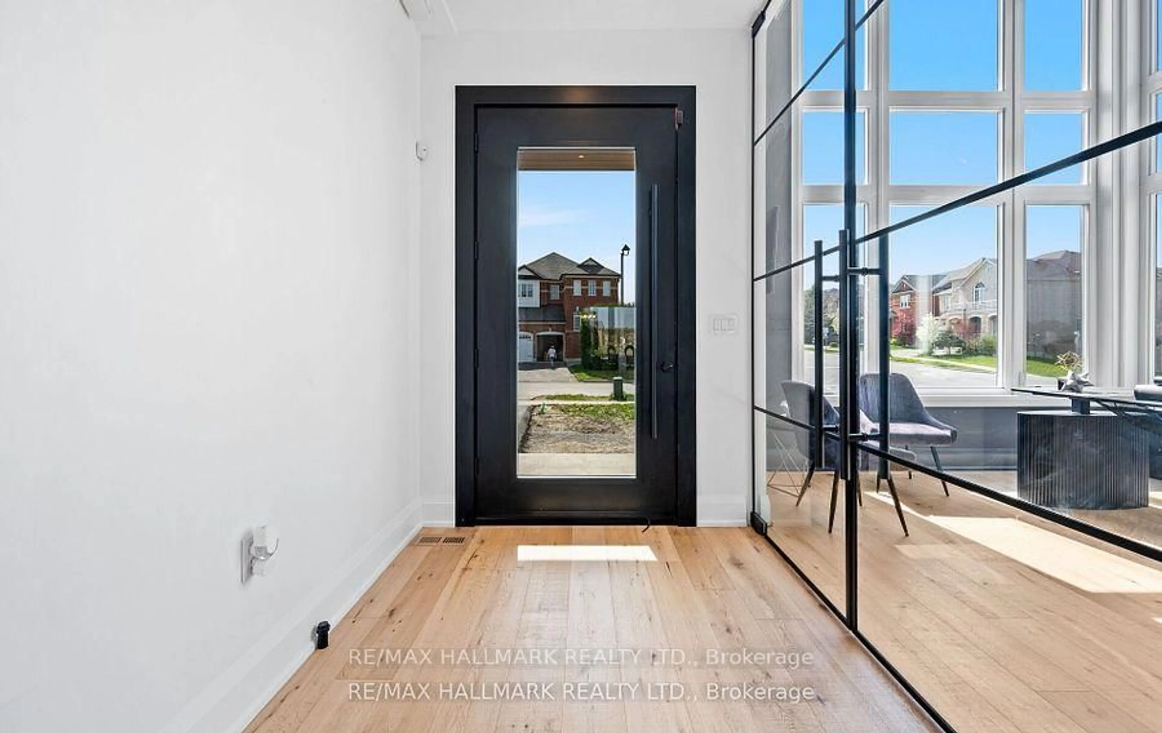 Indoor entryway for 119 Pointon St, Aurora Ontario L4G 0G6