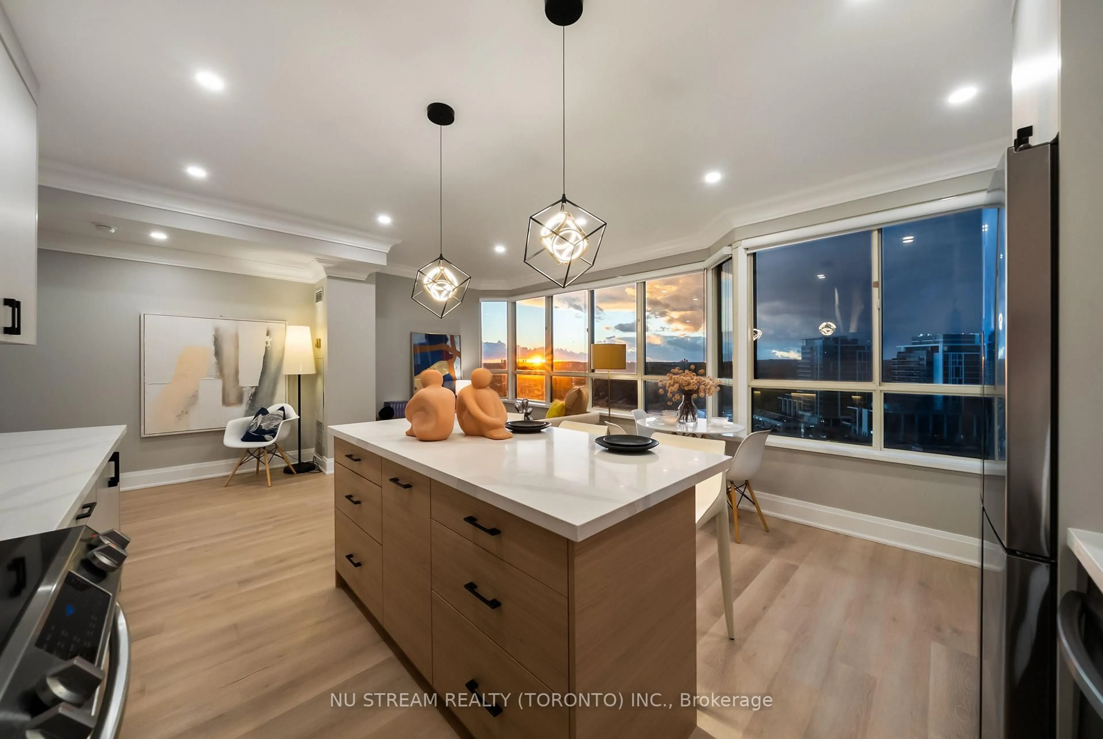 Open concept kitchen, unknown for 33 Weldrick Rd #Ph3, Richmond Hill Ontario L4C 8W4