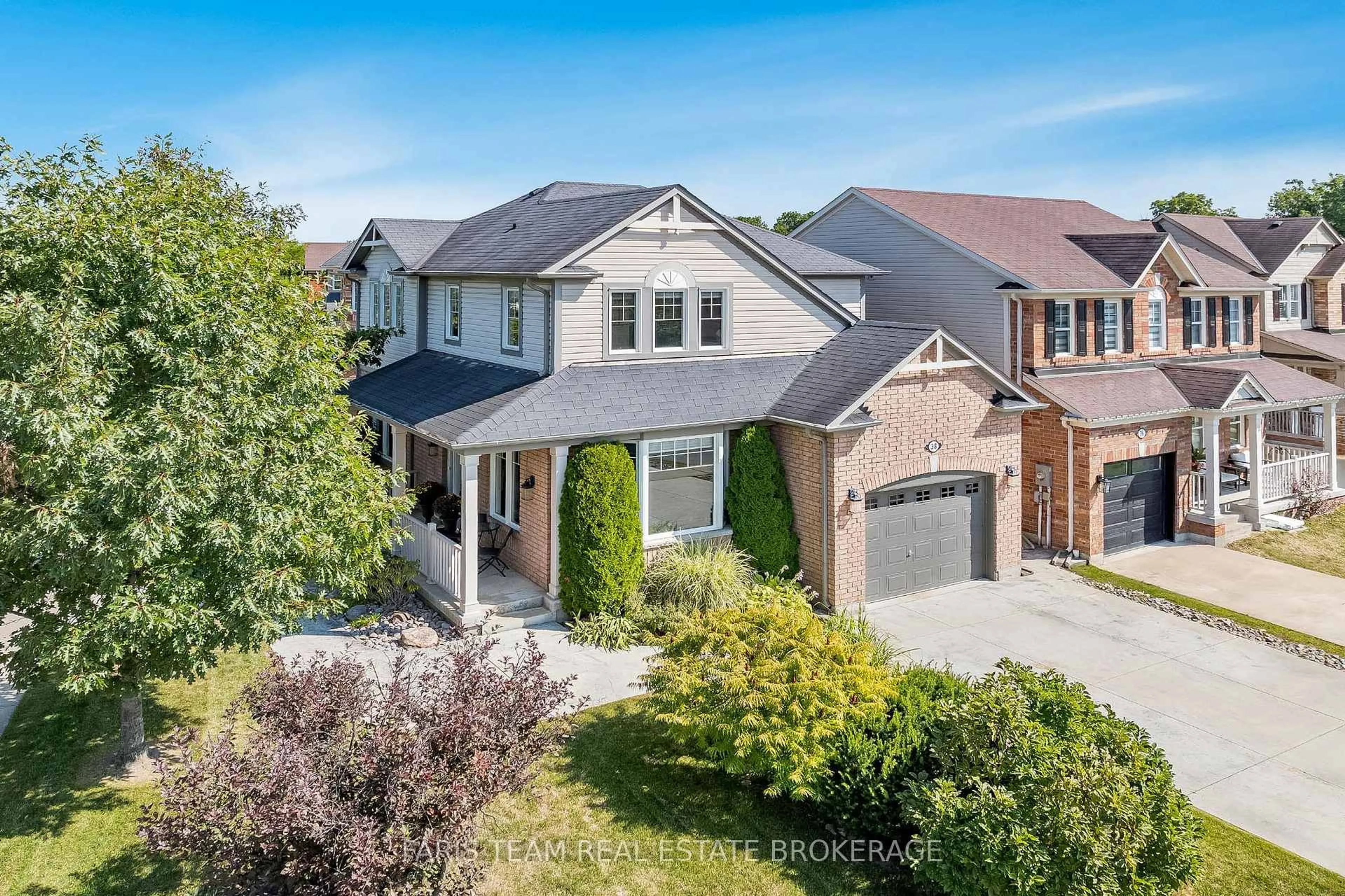 A pic from outside/outdoor area/front of a property/back of a property/a pic from drone, street for 38 Paddison Pl, New Tecumseth Ontario L9R 0J5