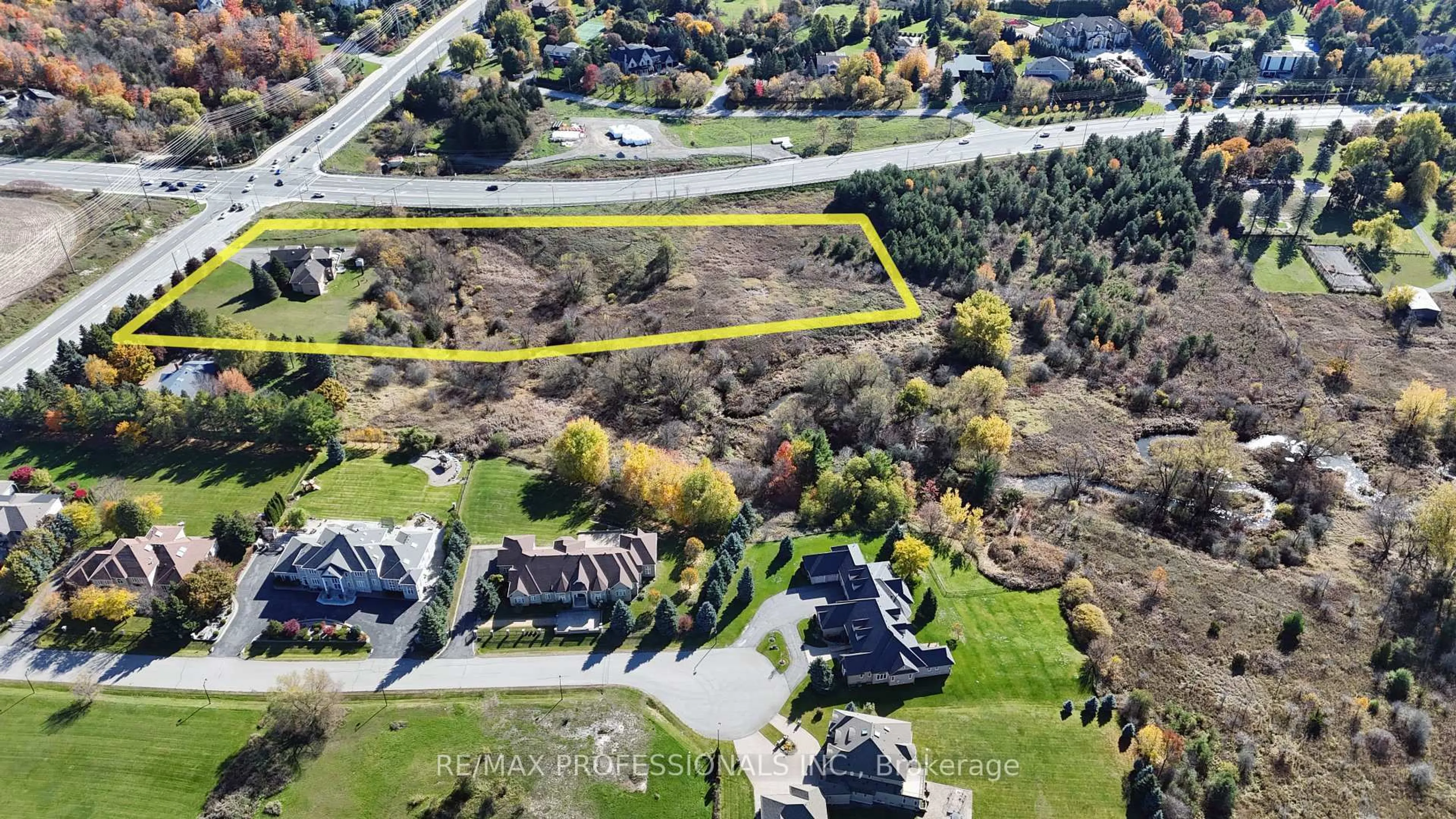 A pic from outside/outdoor area/front of a property/back of a property/a pic from drone, street for 10050 Warden Ave, Markham Ontario L6C 1N3