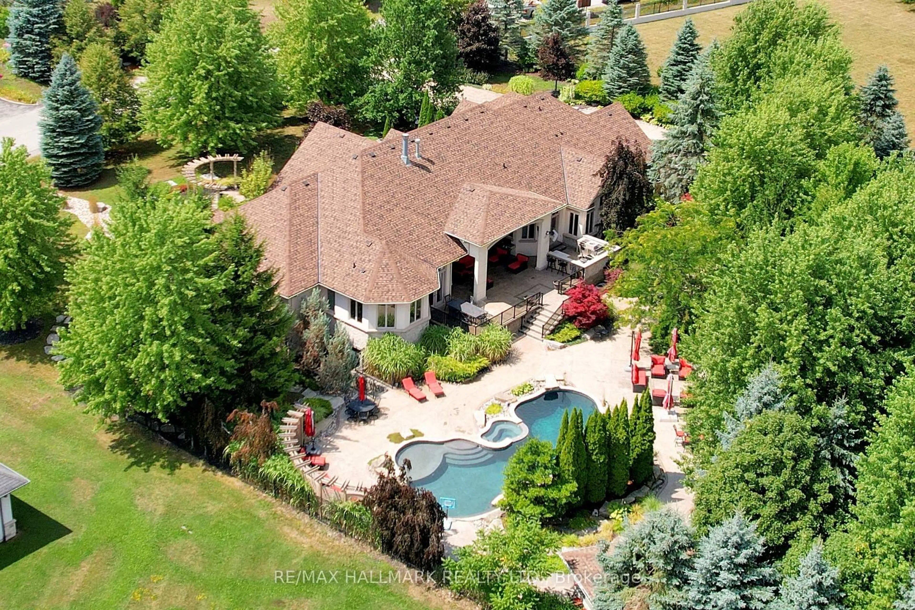 A pic from outside/outdoor area/front of a property/back of a property/a pic from drone, mountain view for 63 Grayfield Dr, Whitchurch-Stouffville Ontario L4A 0B1