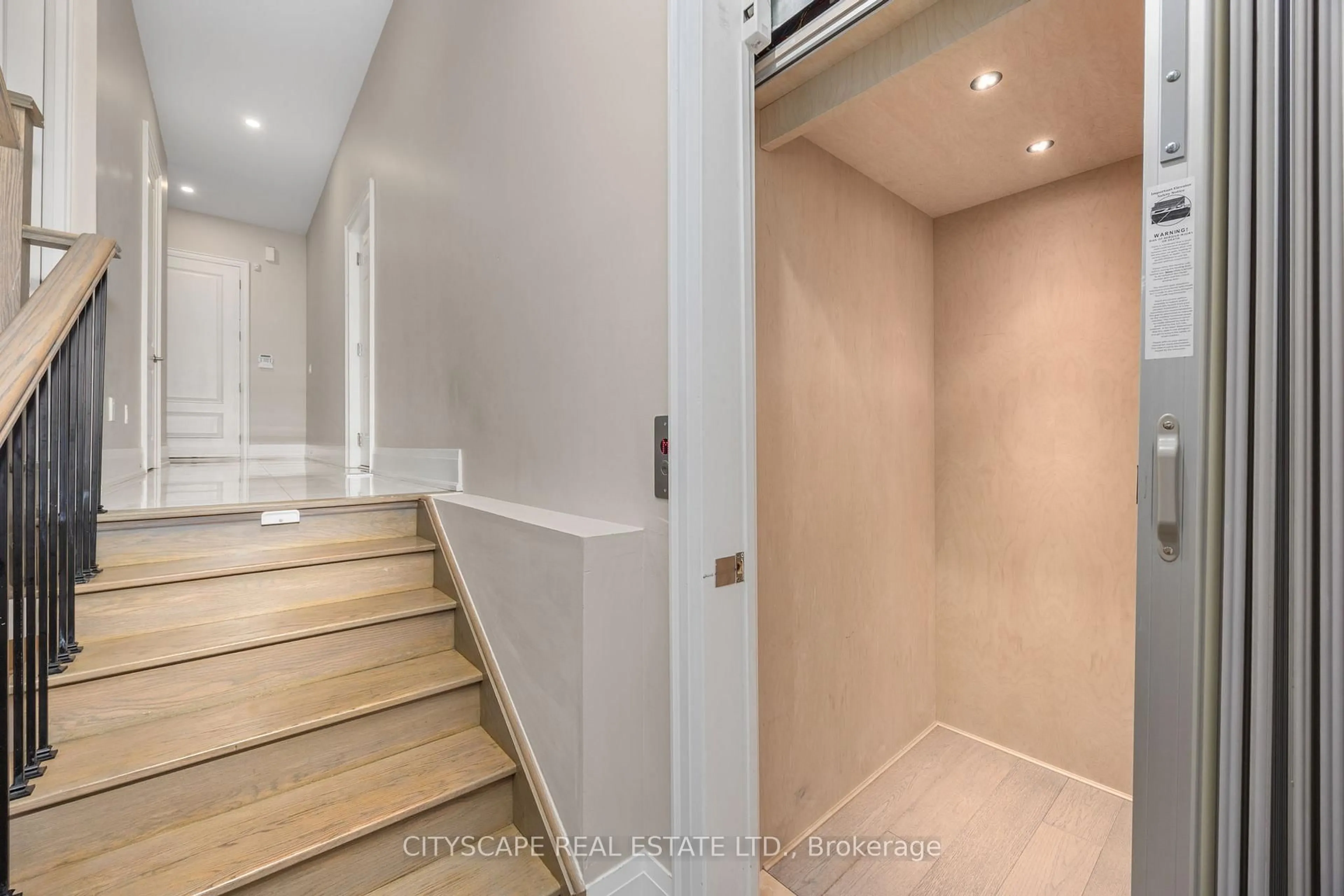 Unknown for 74 Old Bloomington Rd, Aurora Ontario L4G 0M2