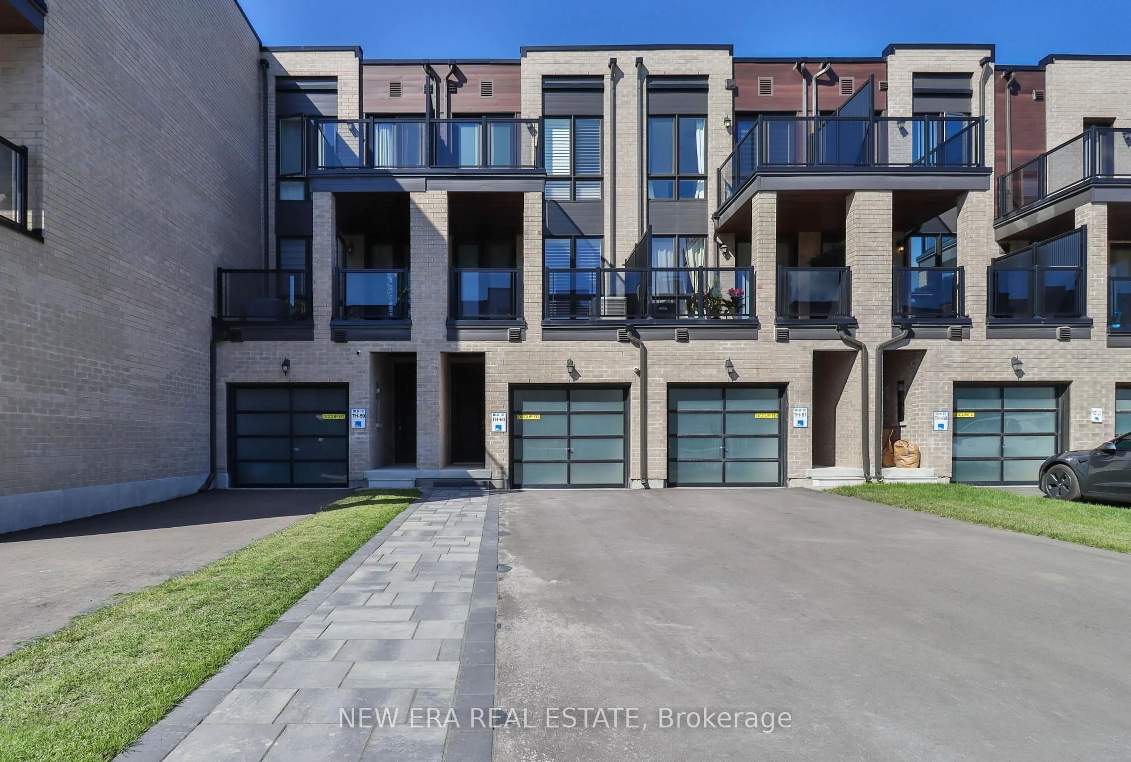 A pic from outside/outdoor area/front of a property/back of a property/a pic from drone, street for 81 Stauffer Cres, Markham Ontario L6B 1R1