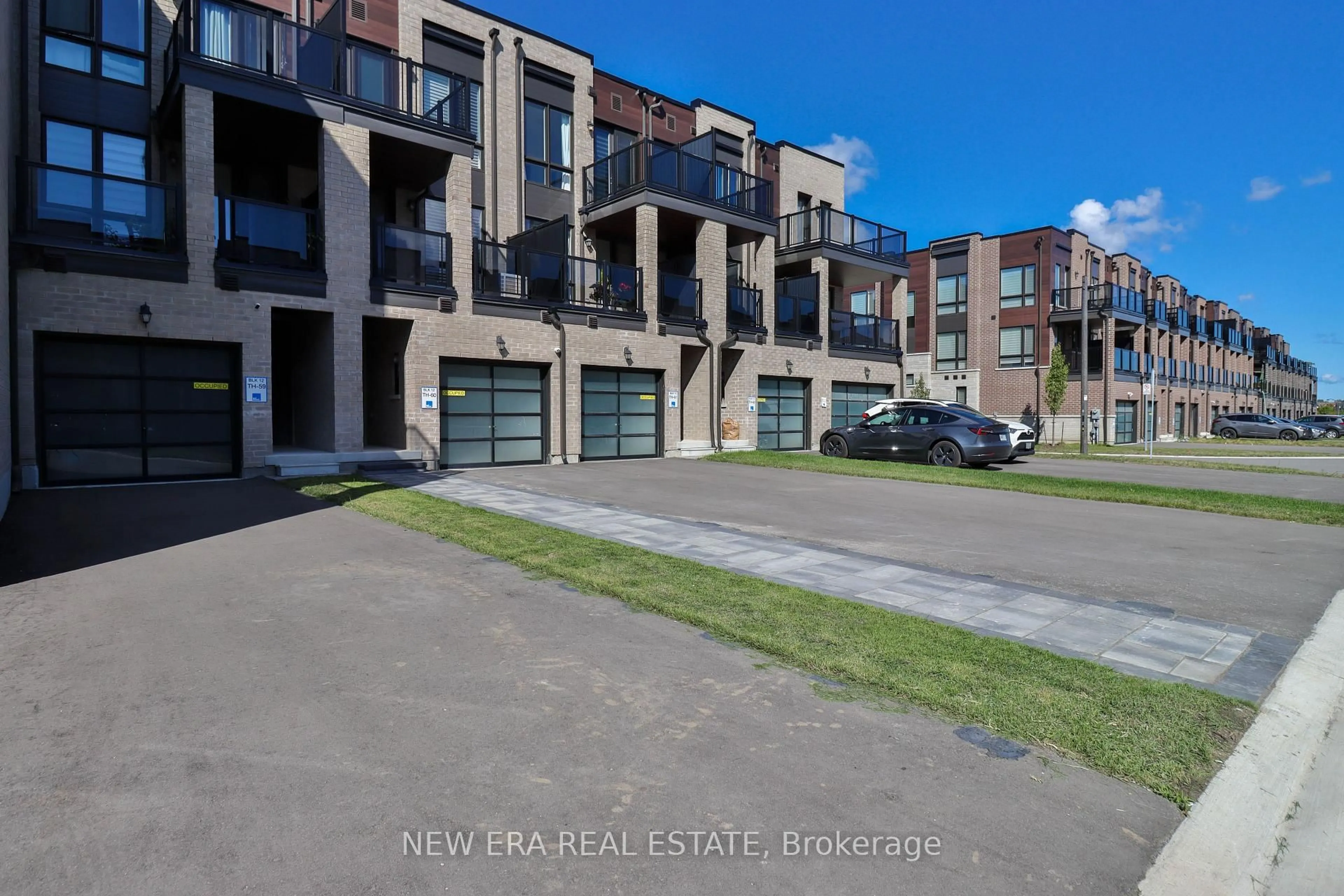 A pic from outside/outdoor area/front of a property/back of a property/a pic from drone, street for 81 Stauffer Cres, Markham Ontario L6B 1R1