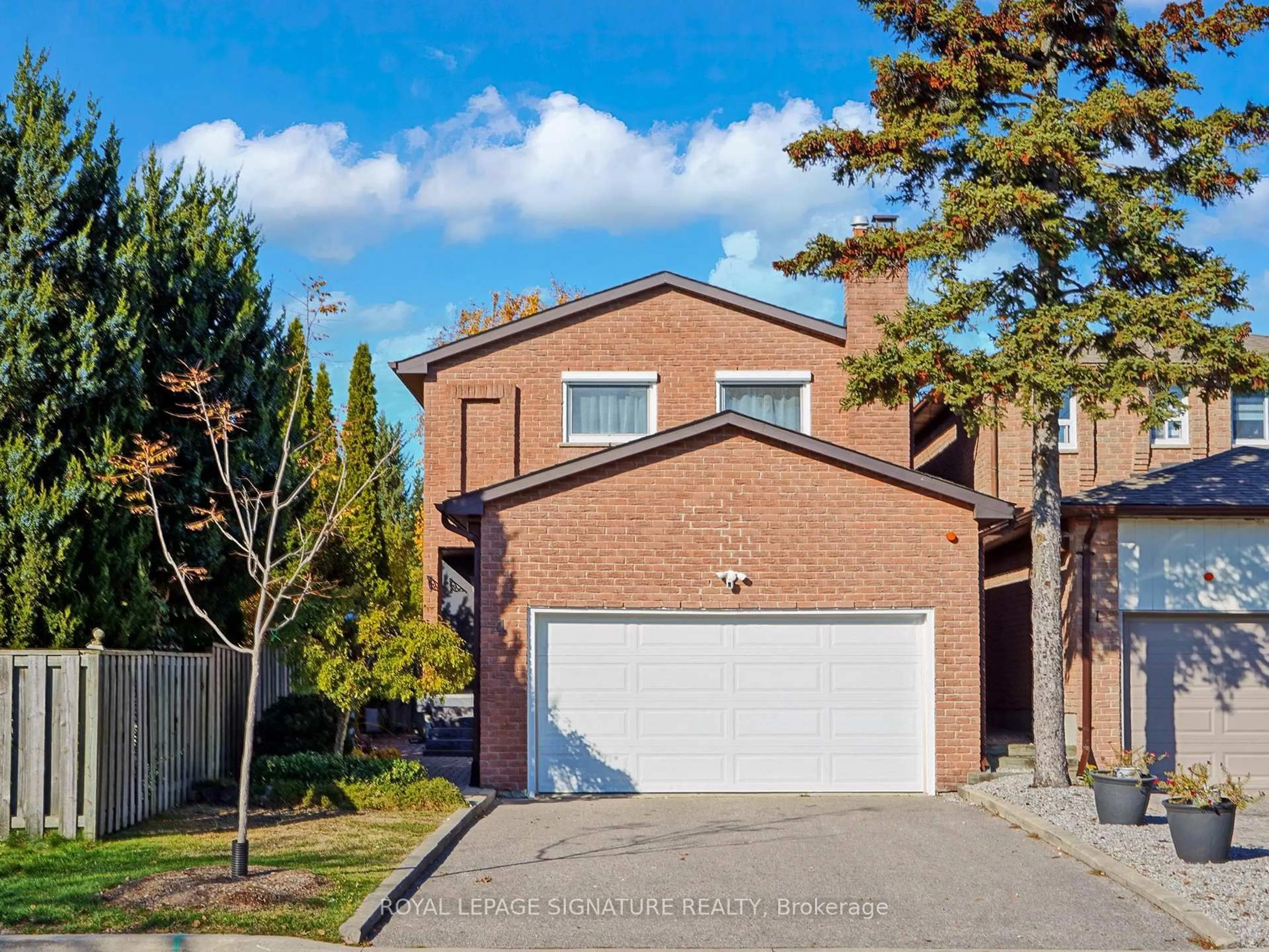 Home with brick exterior material, street for 4 Larksmere Crt, Markham Ontario L3R 3R1