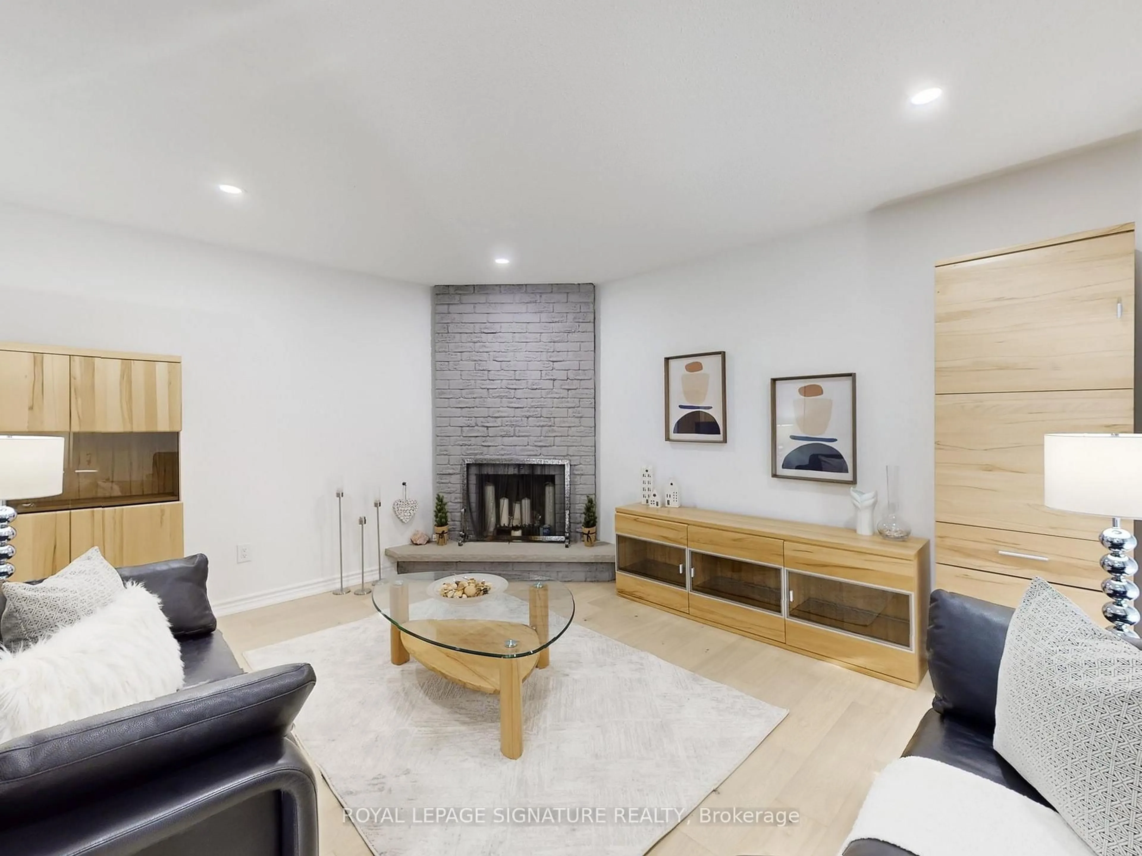 Living room with furniture, unknown for 4 Larksmere Crt, Markham Ontario L3R 3R1